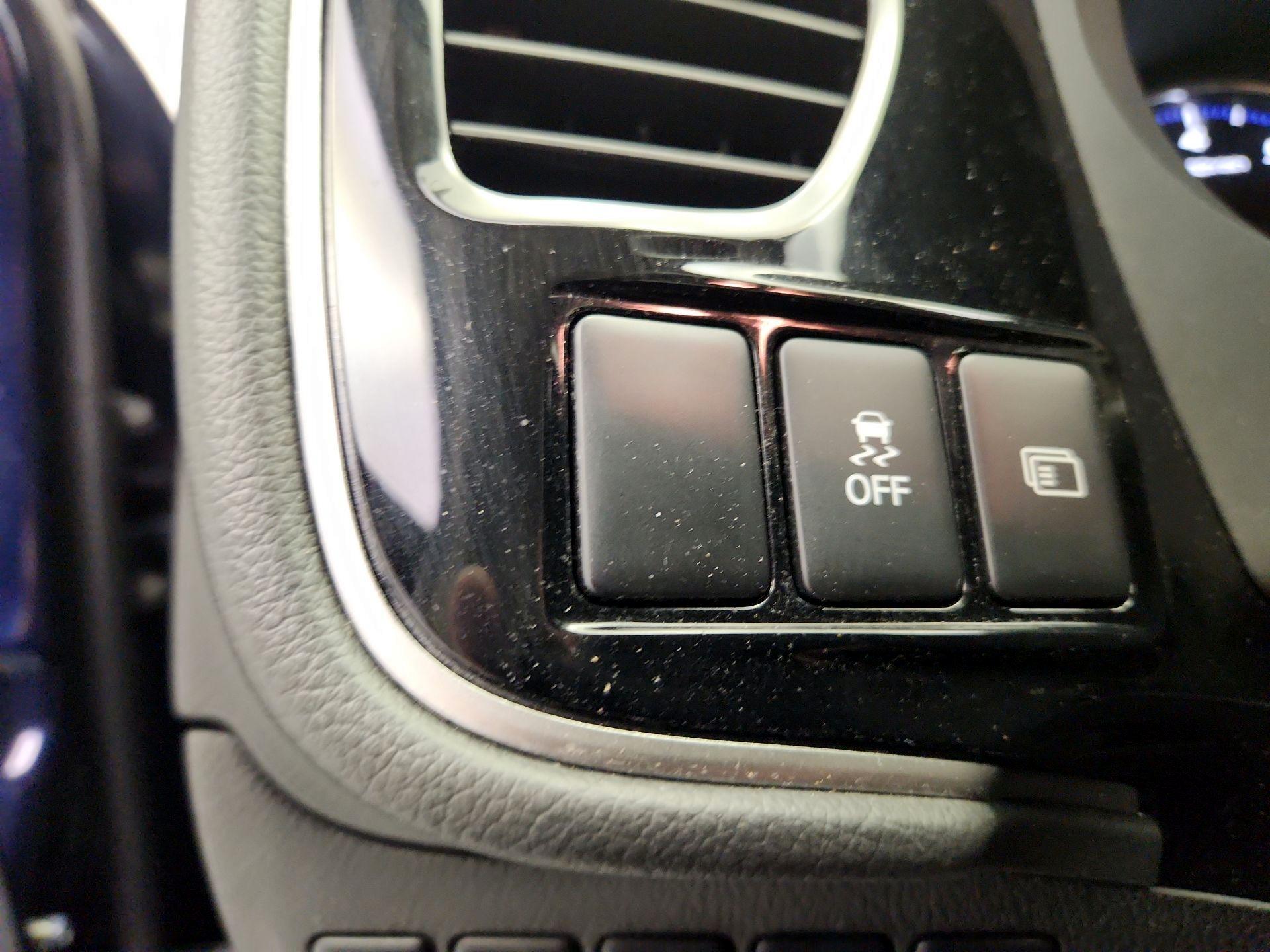 Thumbnail: 2020 Mitsubishi Outlander - 13