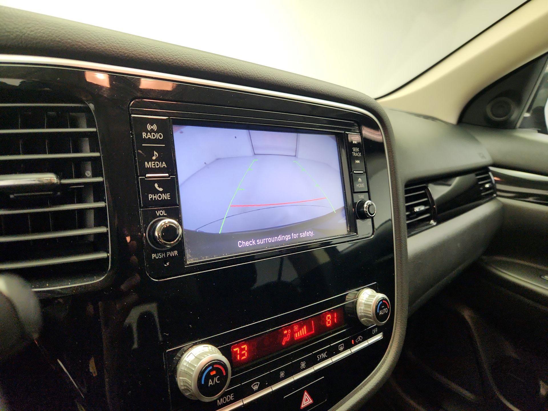 Thumbnail: 2020 Mitsubishi Outlander - 14