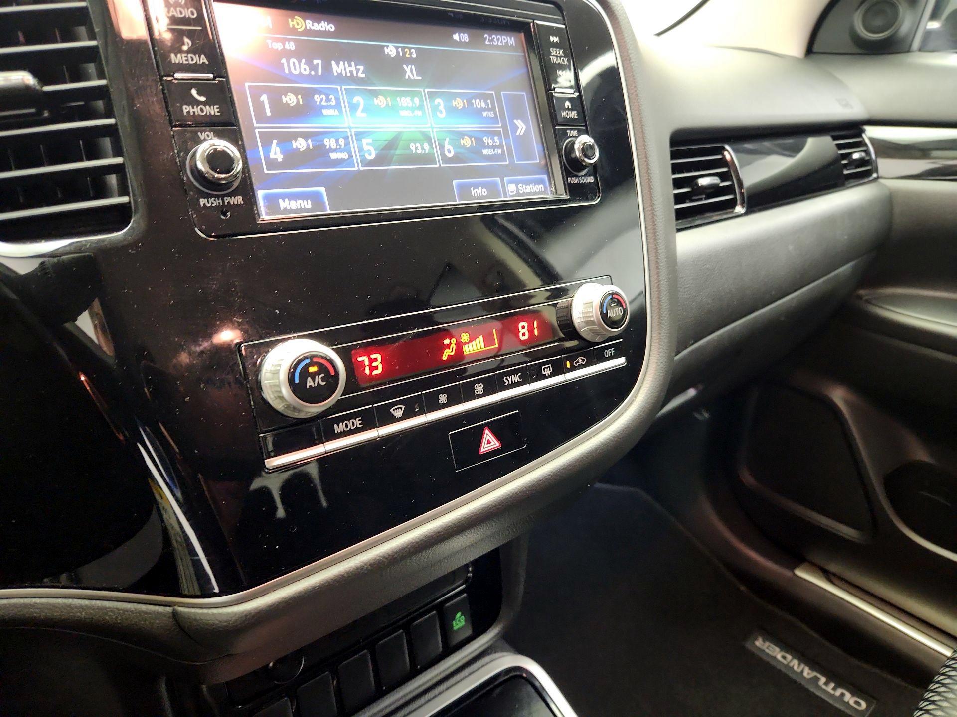 Thumbnail: 2020 Mitsubishi Outlander - 16