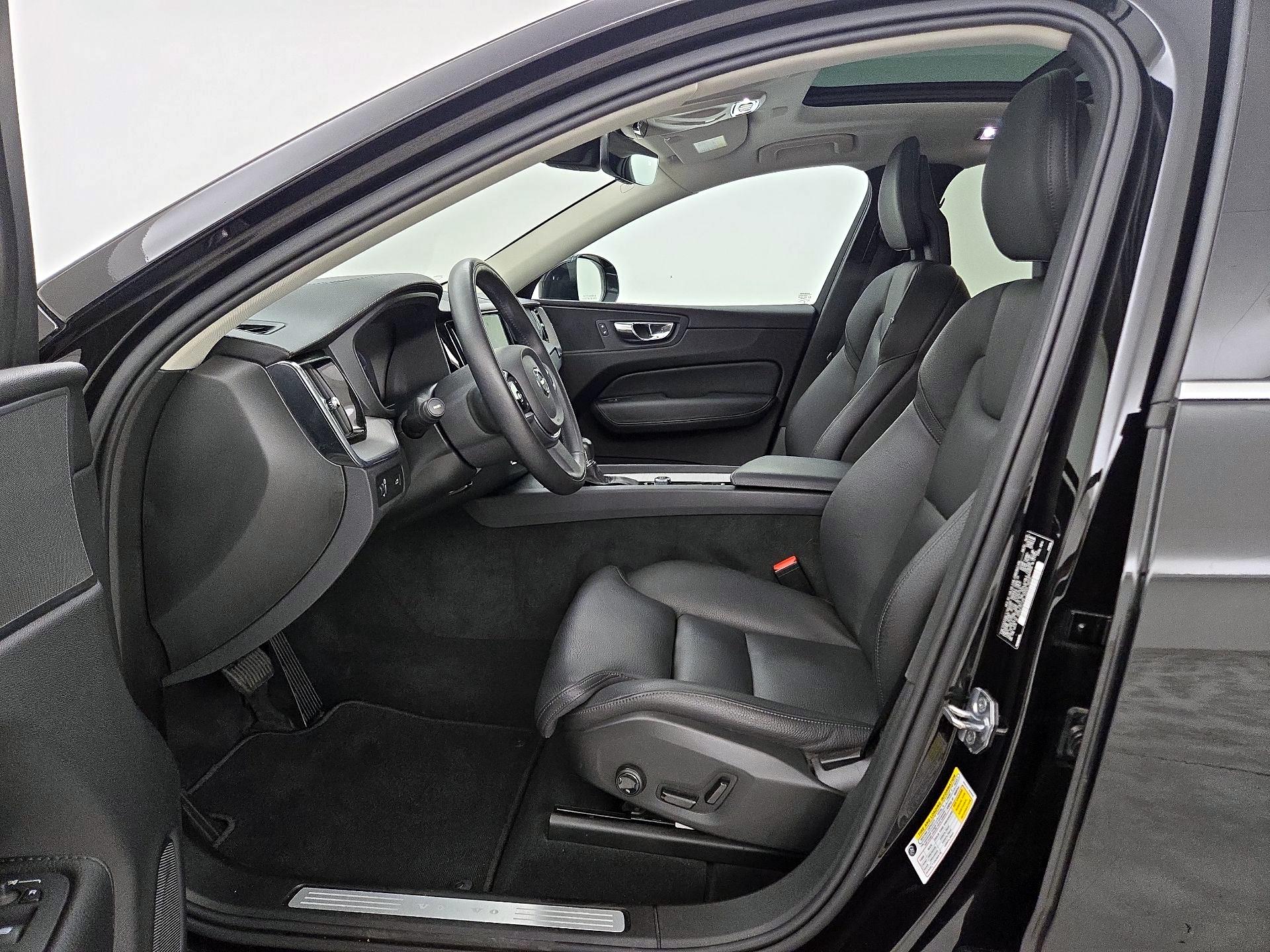 Thumbnail: 2018 Volvo XC60 - 11