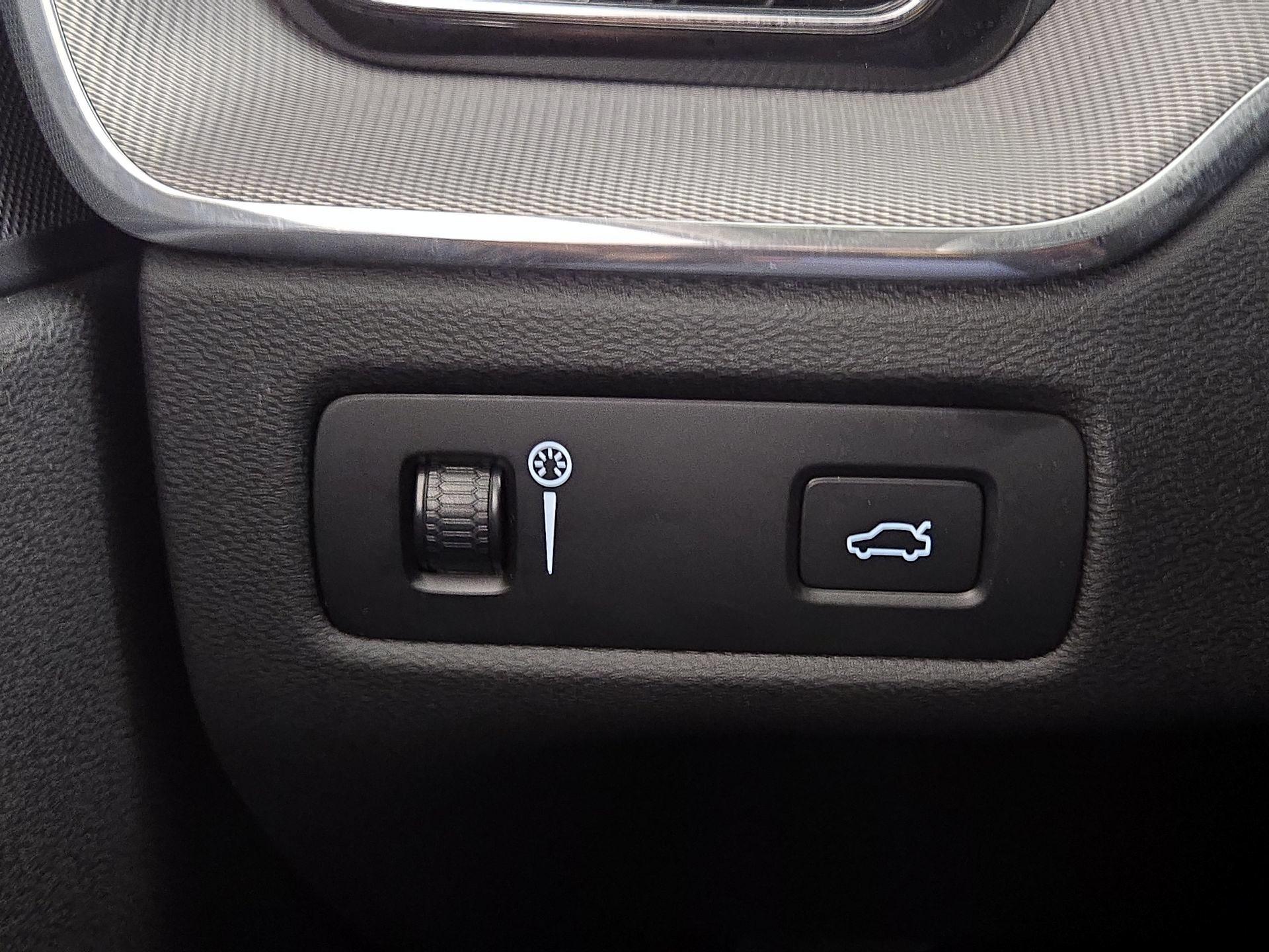 Thumbnail: 2018 Volvo XC60 - 13