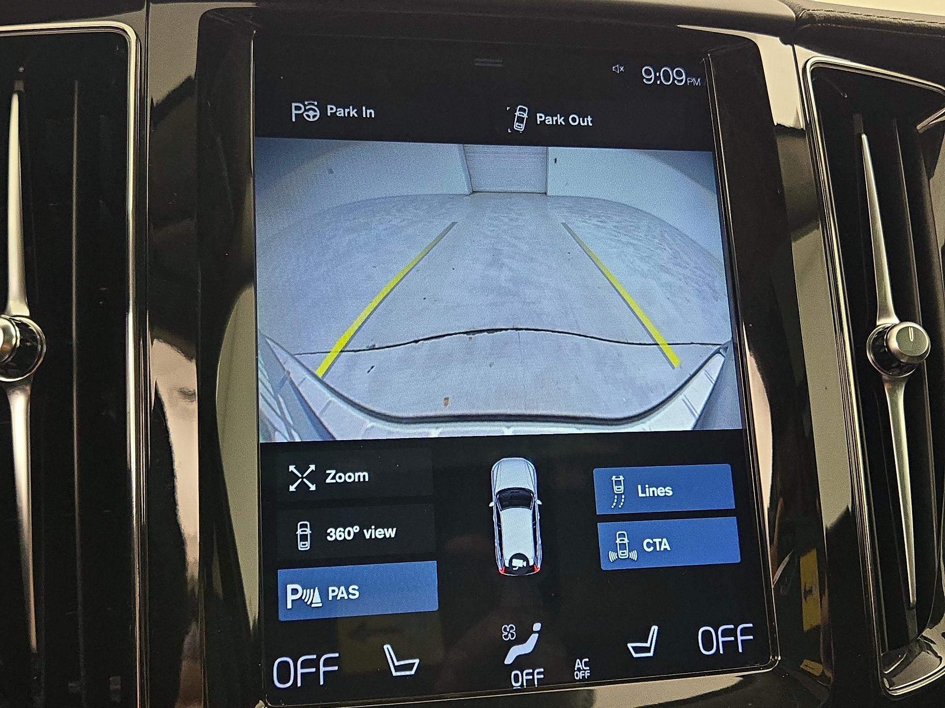 Thumbnail: 2018 Volvo XC60 - 15