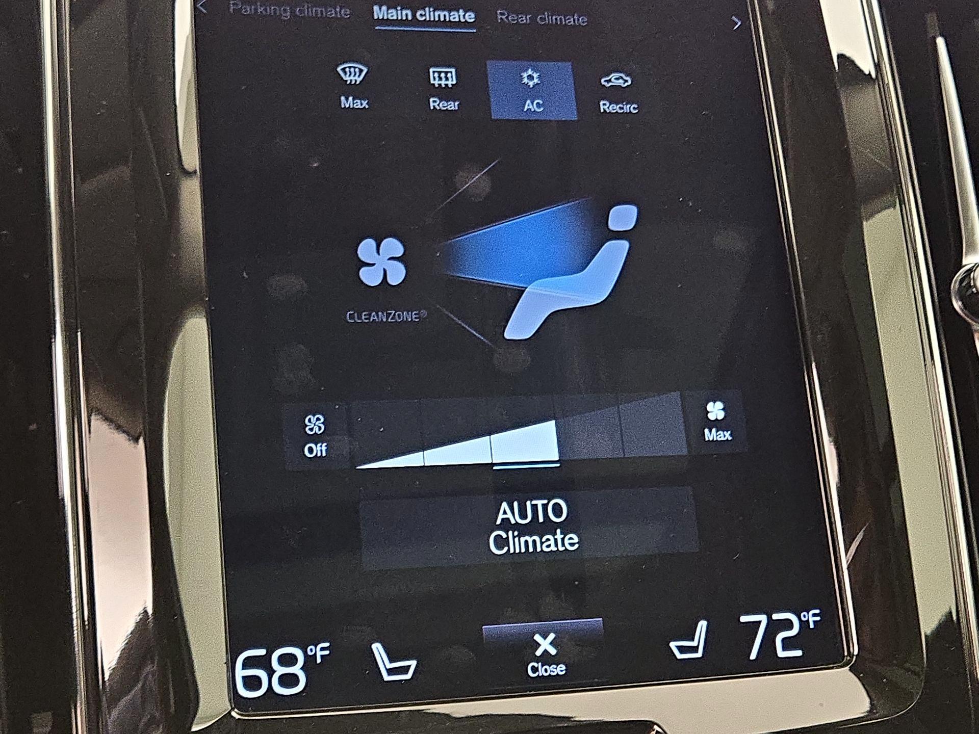 Thumbnail: 2018 Volvo XC60 - 17