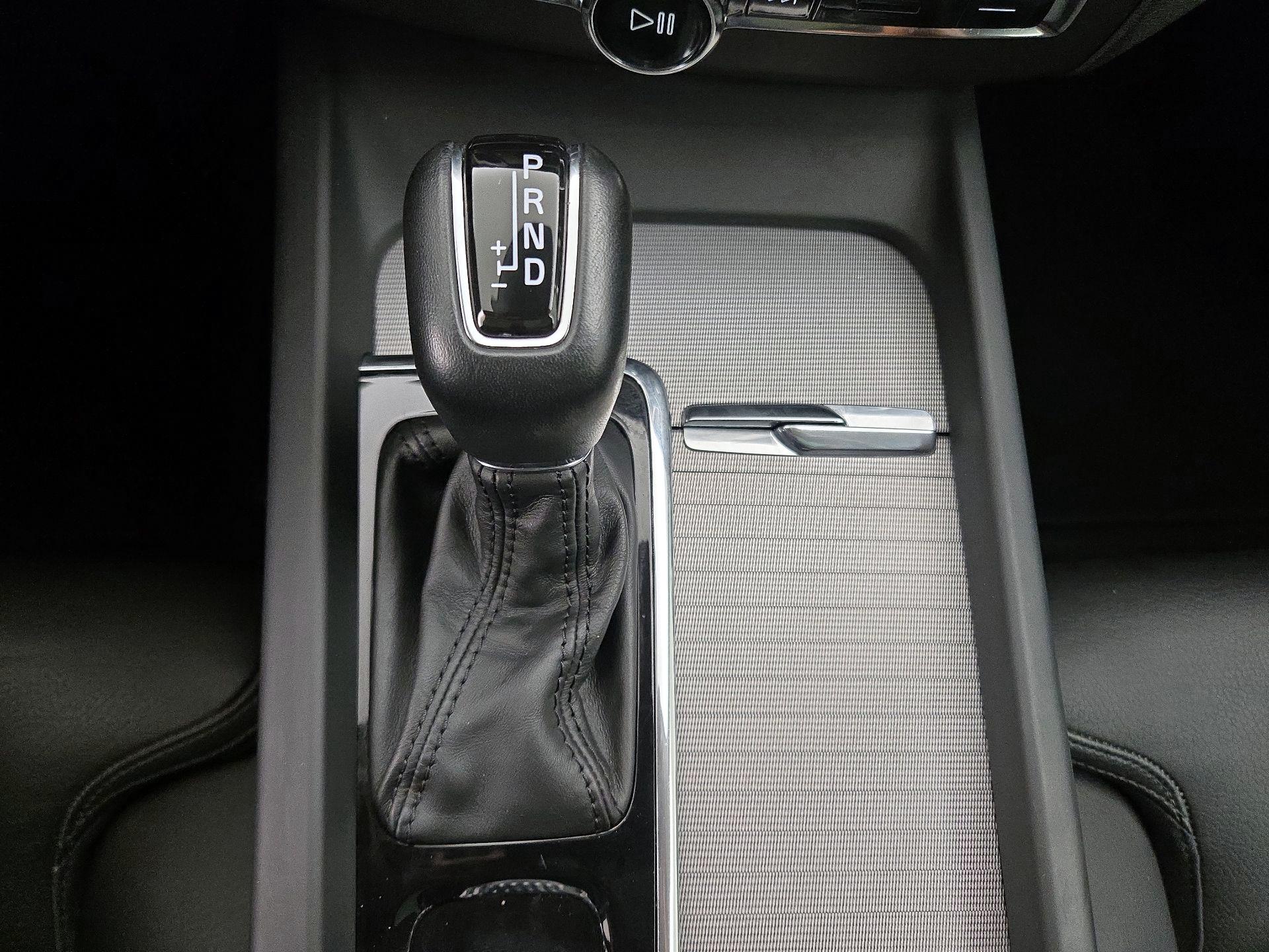 Thumbnail: 2018 Volvo XC60 - 18