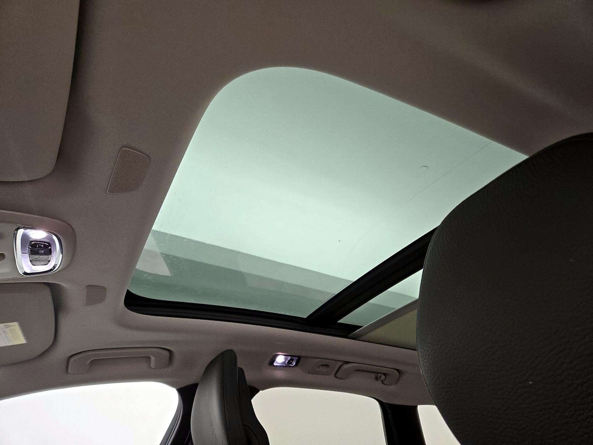 Thumbnail: 2018 Volvo XC60 - 20