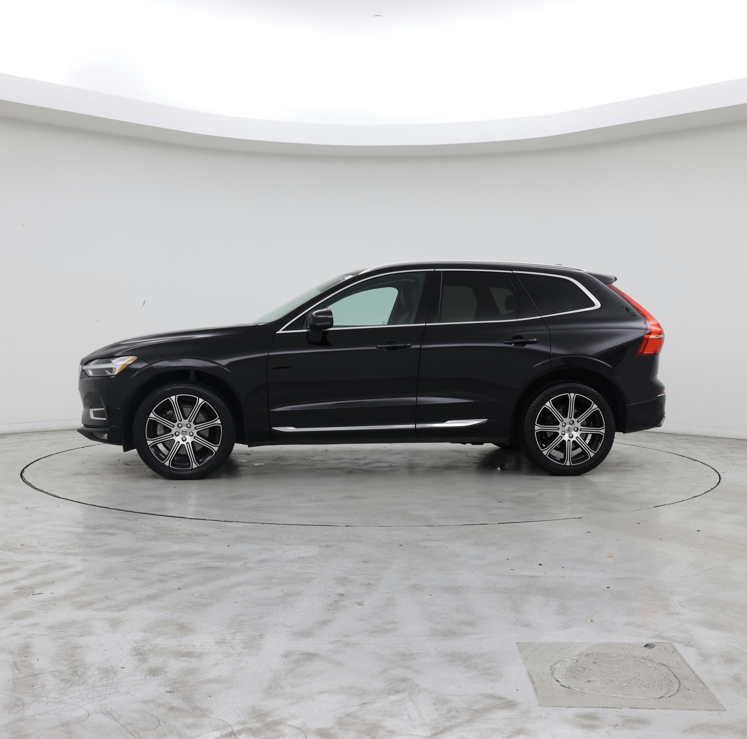 Thumbnail: 2018 Volvo XC60 - 3