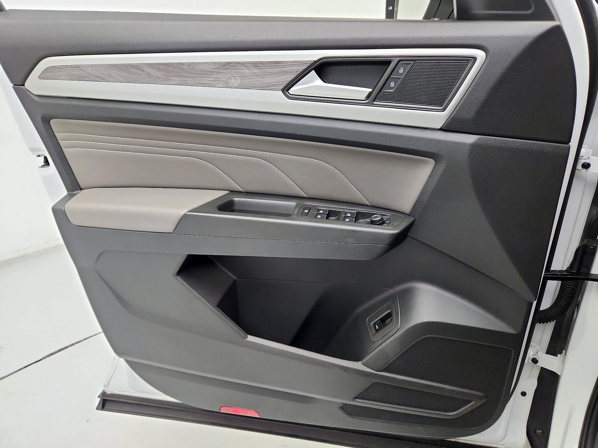 Thumbnail: 2023 Volkswagen Atlas - 12