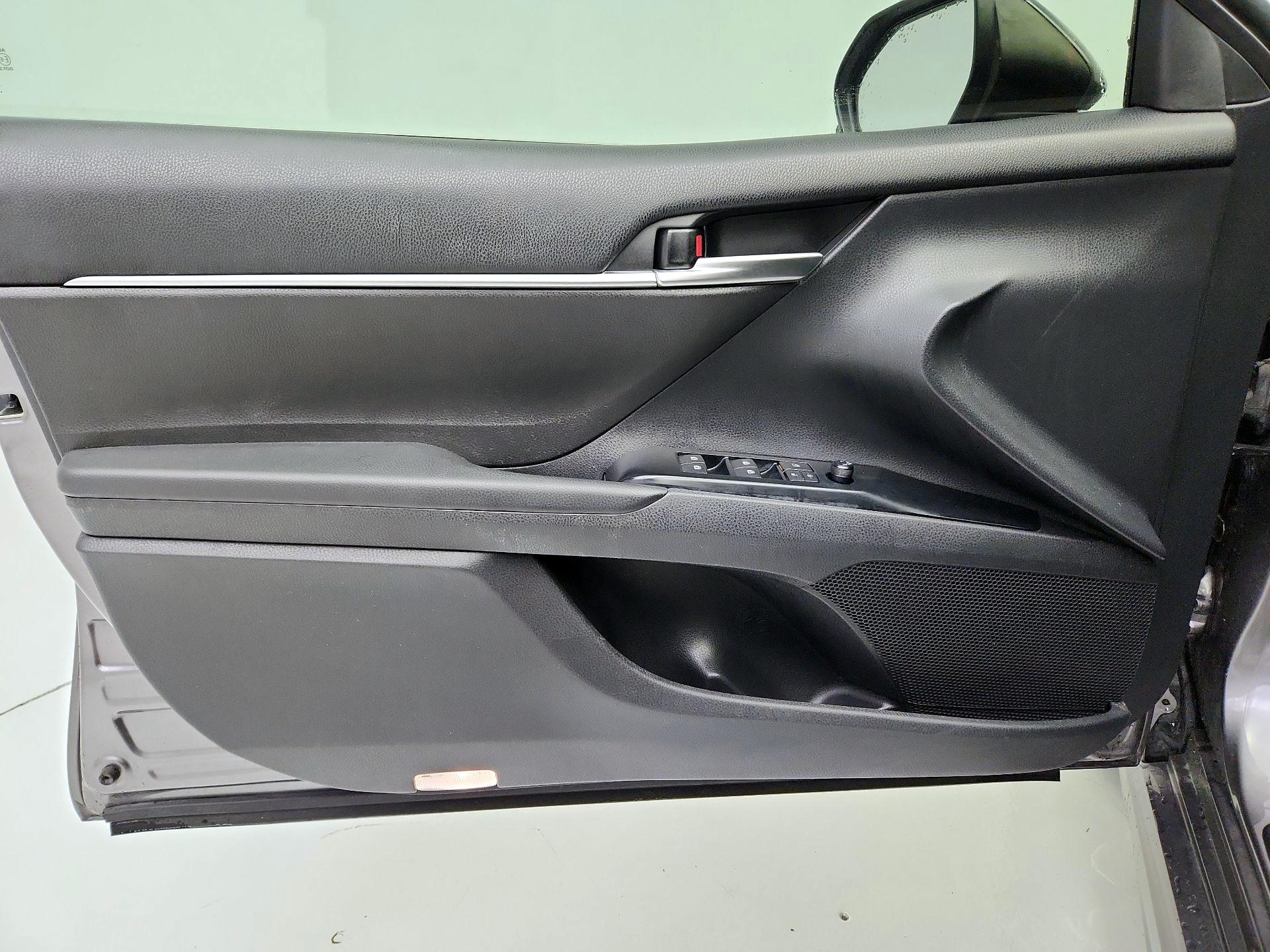 Thumbnail: 2019 Toyota Camry - 12