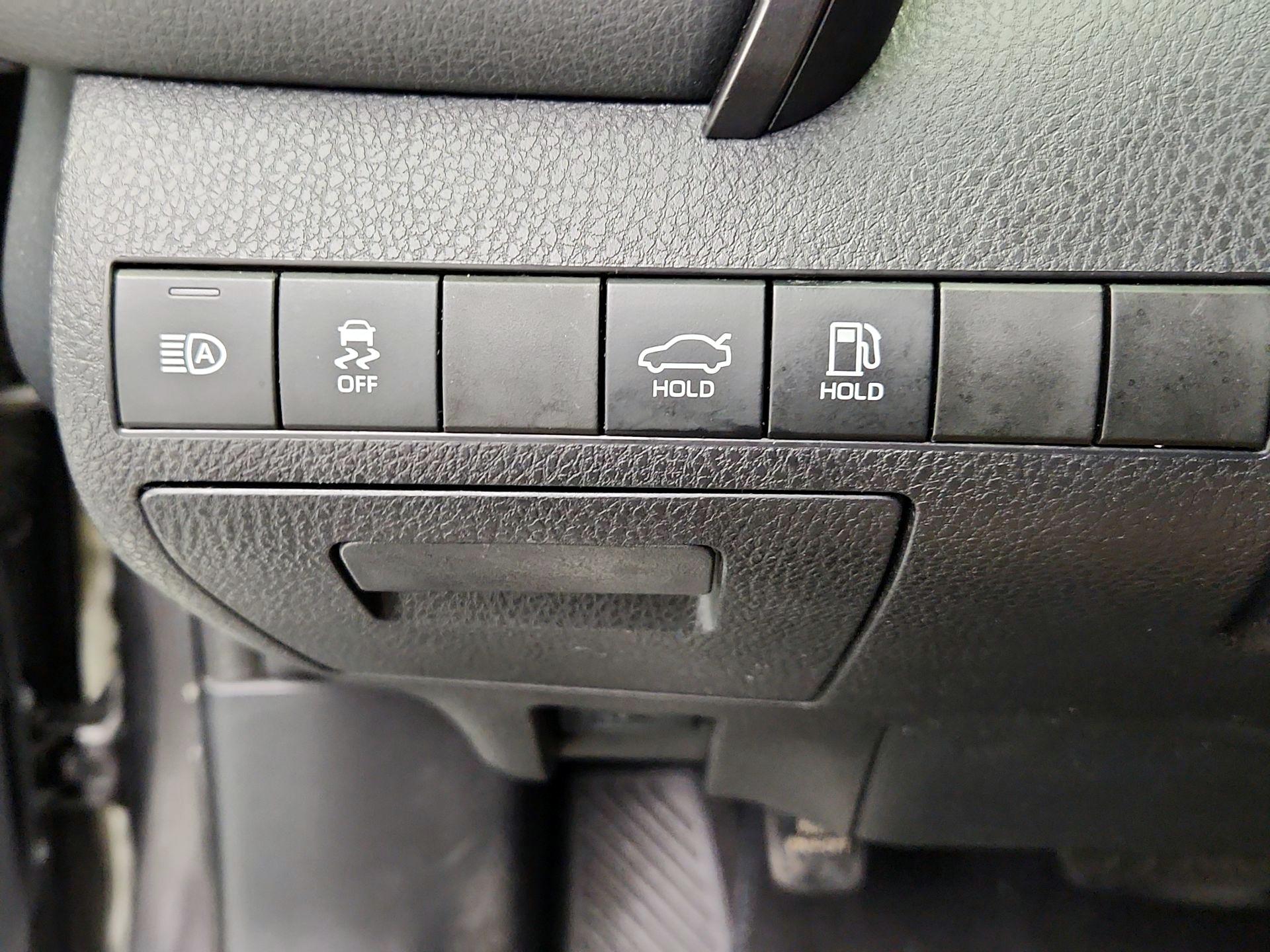 Thumbnail: 2019 Toyota Camry - 13