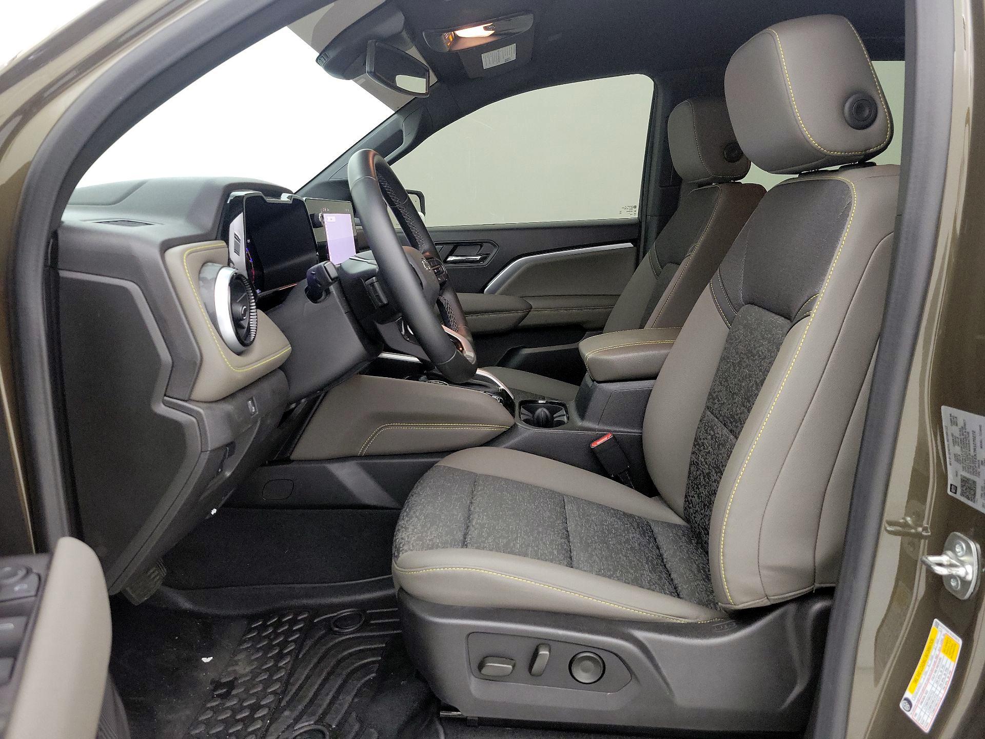 Thumbnail: 2024 Chevrolet Colorado - 11