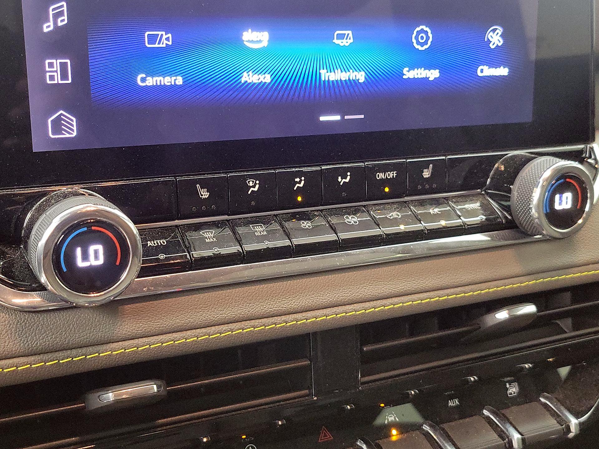 Thumbnail: 2024 Chevrolet Colorado - 17