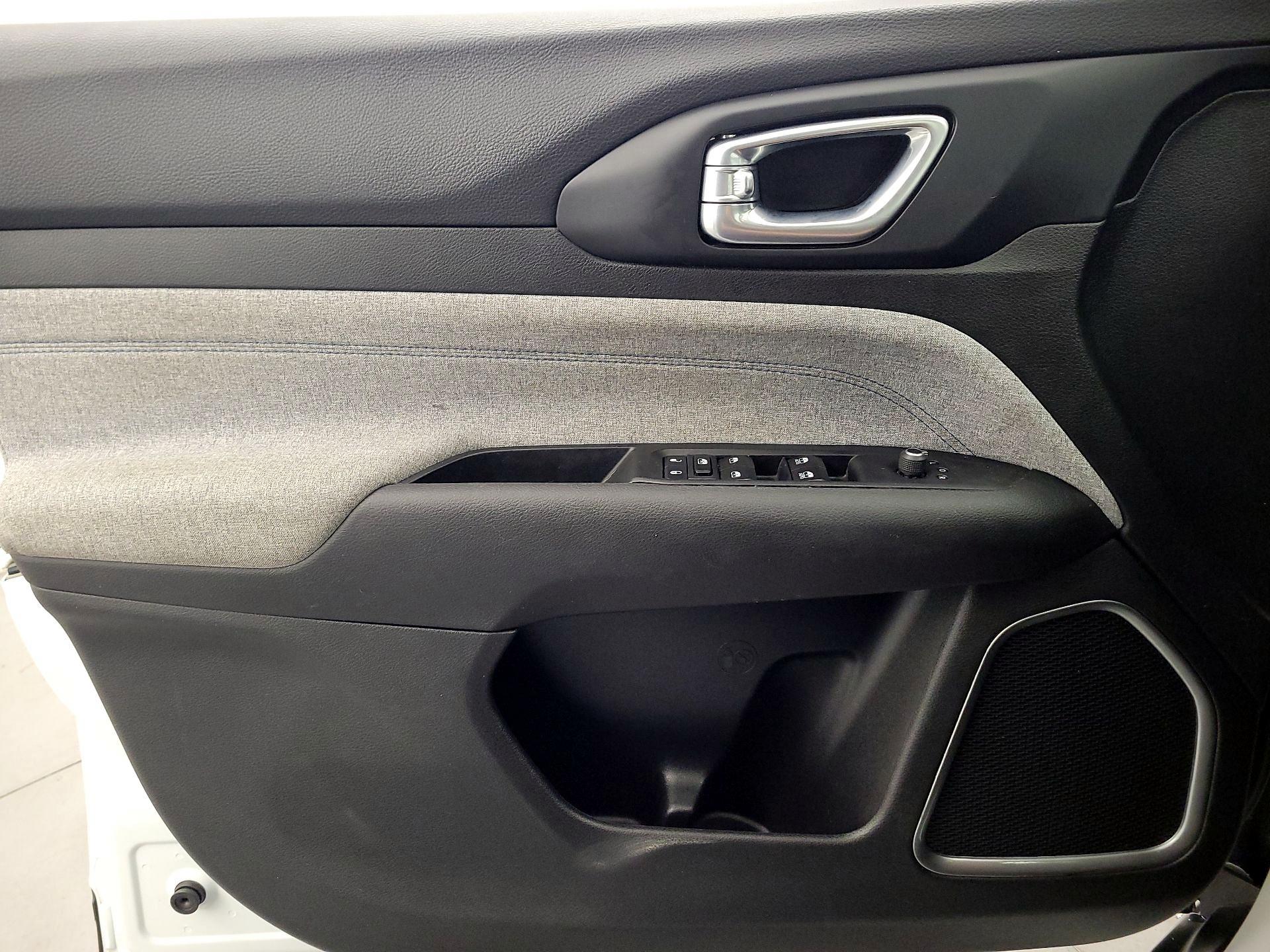 Thumbnail: 2023 Jeep Compass - 12