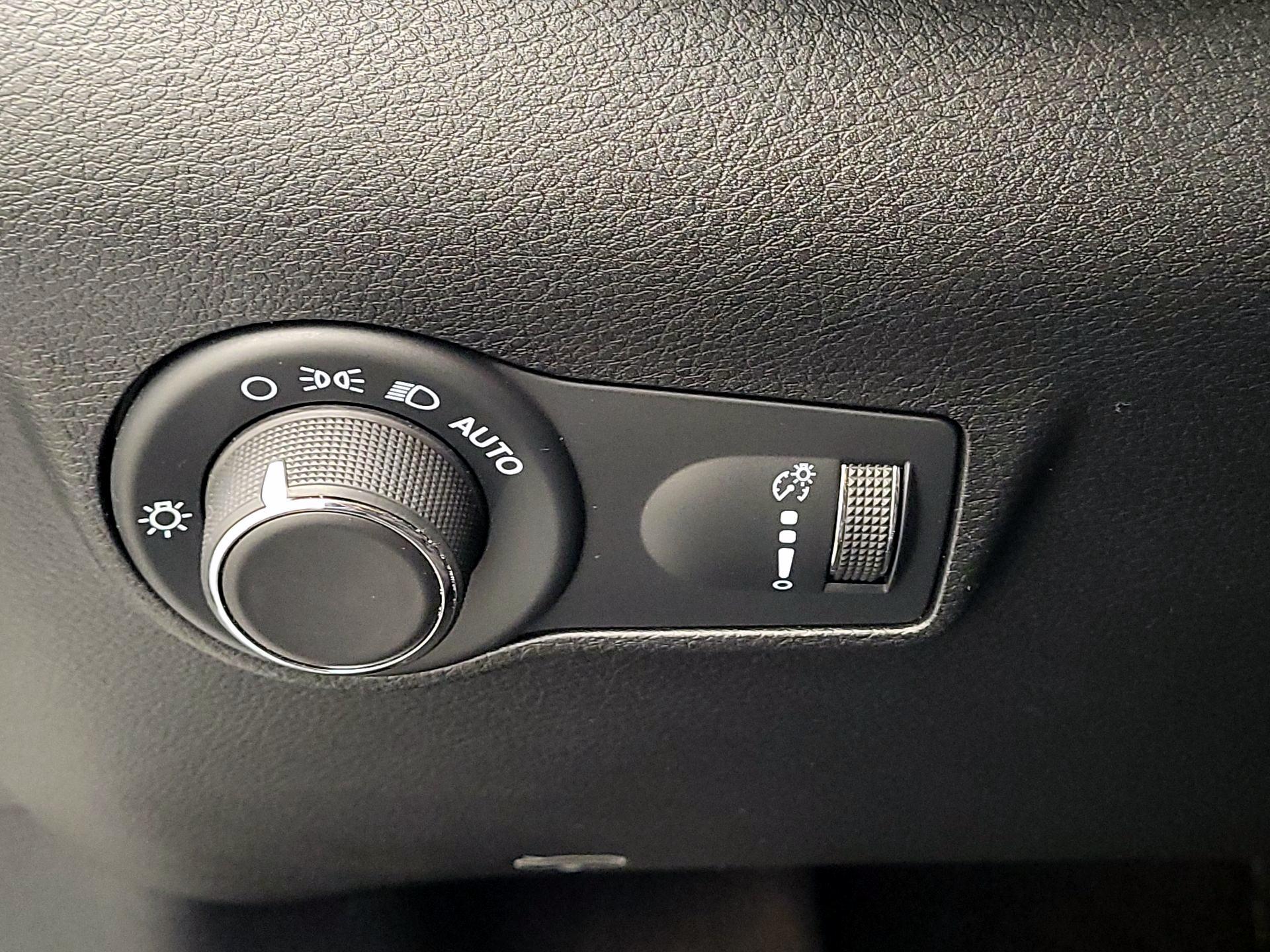 Thumbnail: 2023 Jeep Compass - 13