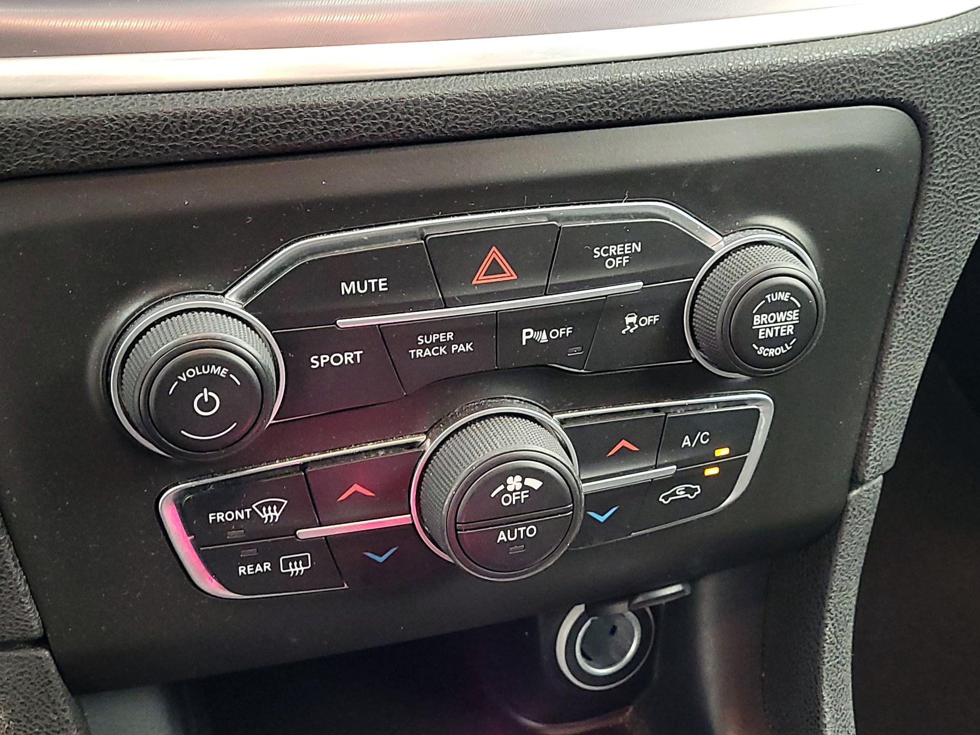 Thumbnail: 2022 Dodge Charger - 16