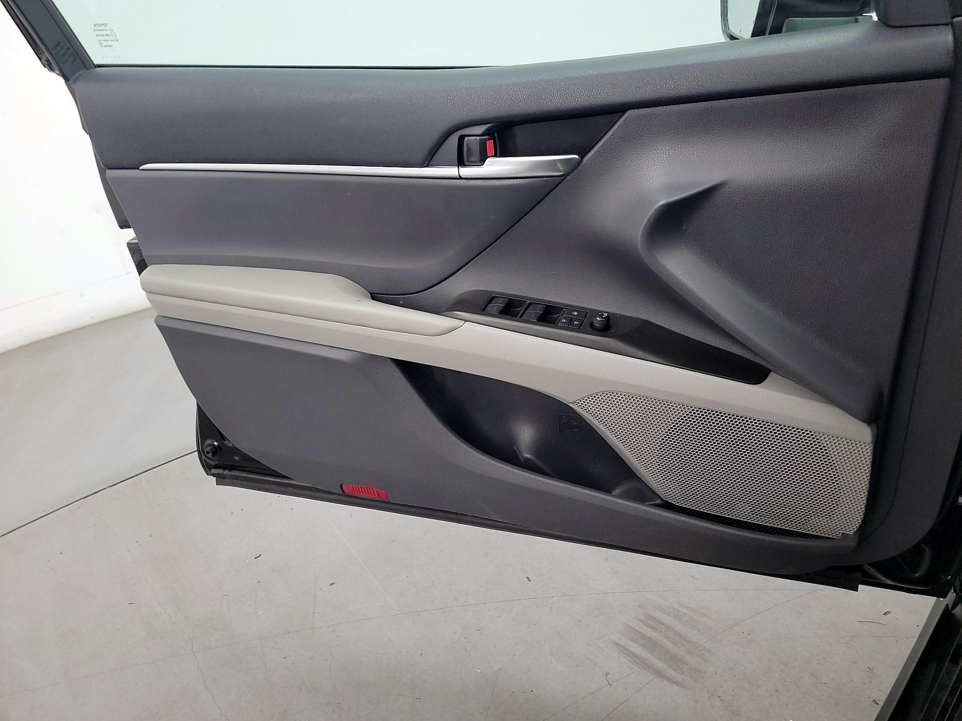 Thumbnail: 2022 Toyota Camry - 12