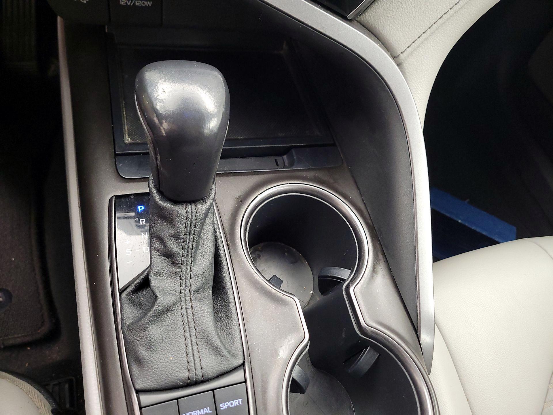 Thumbnail: 2022 Toyota Camry - 17