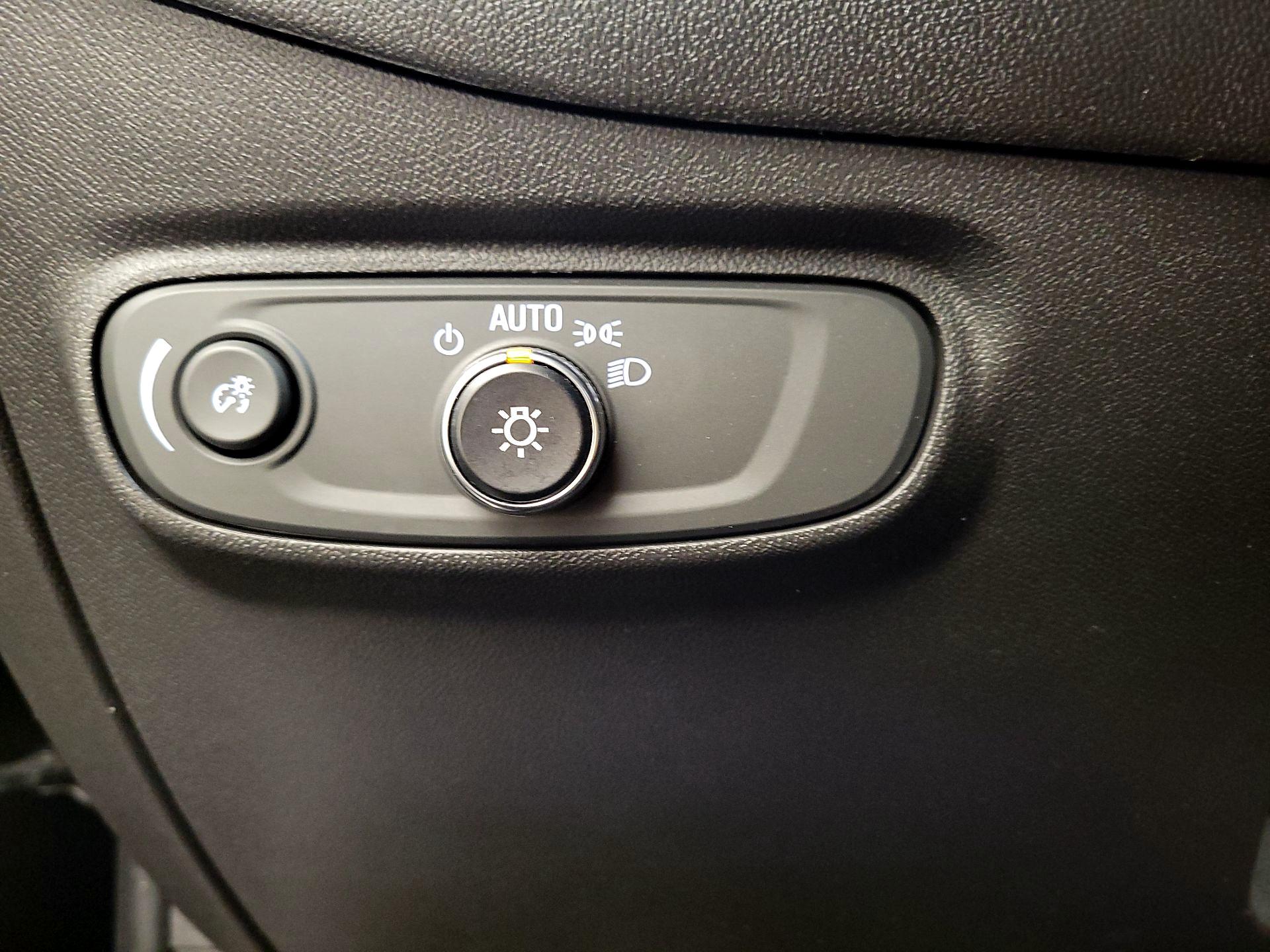 Thumbnail: 2022 Chevrolet Equinox - 13