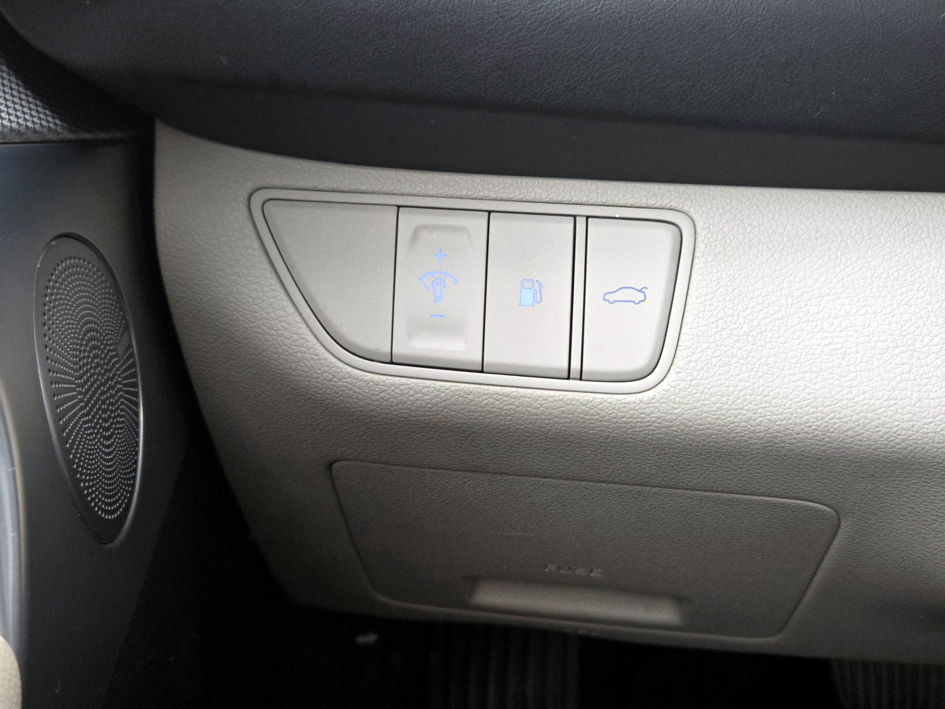 Thumbnail: 2022 Genesis G70 - 13