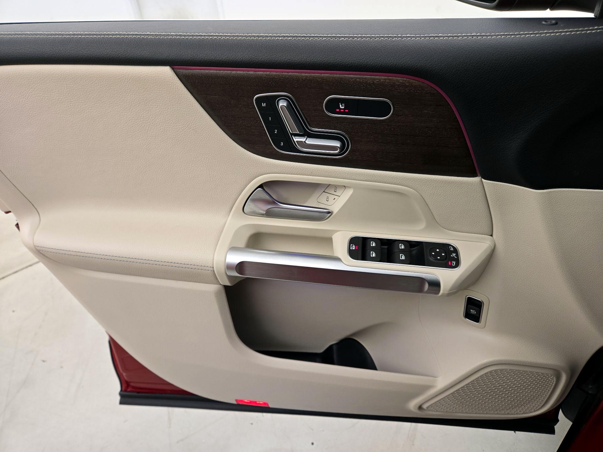 Thumbnail: 2022 Mercedes-Benz GLB - 12