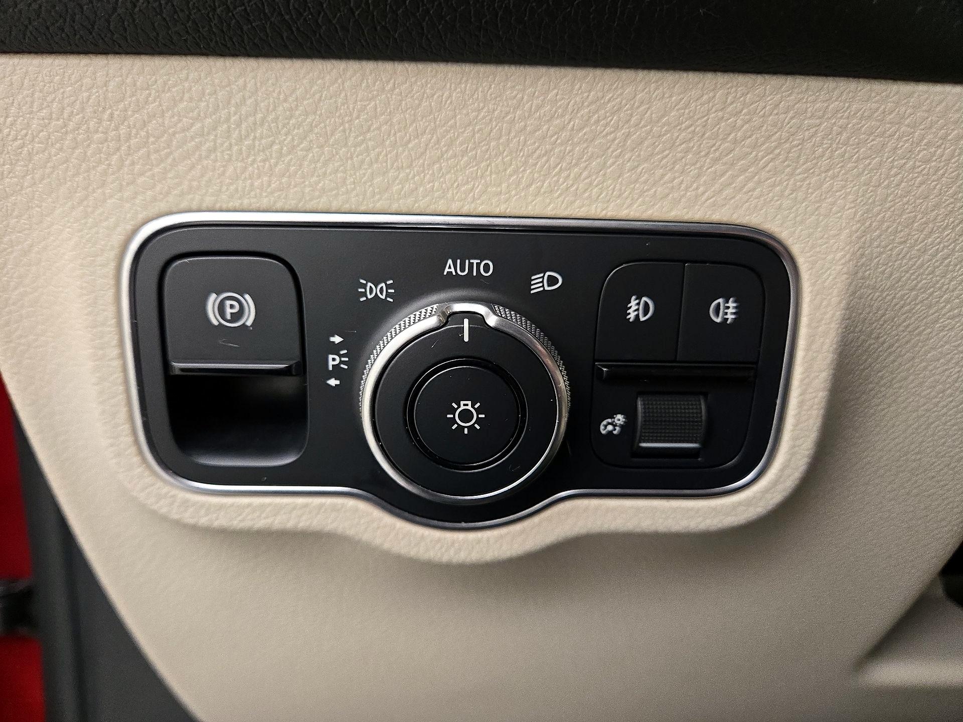 Thumbnail: 2022 Mercedes-Benz GLB - 13