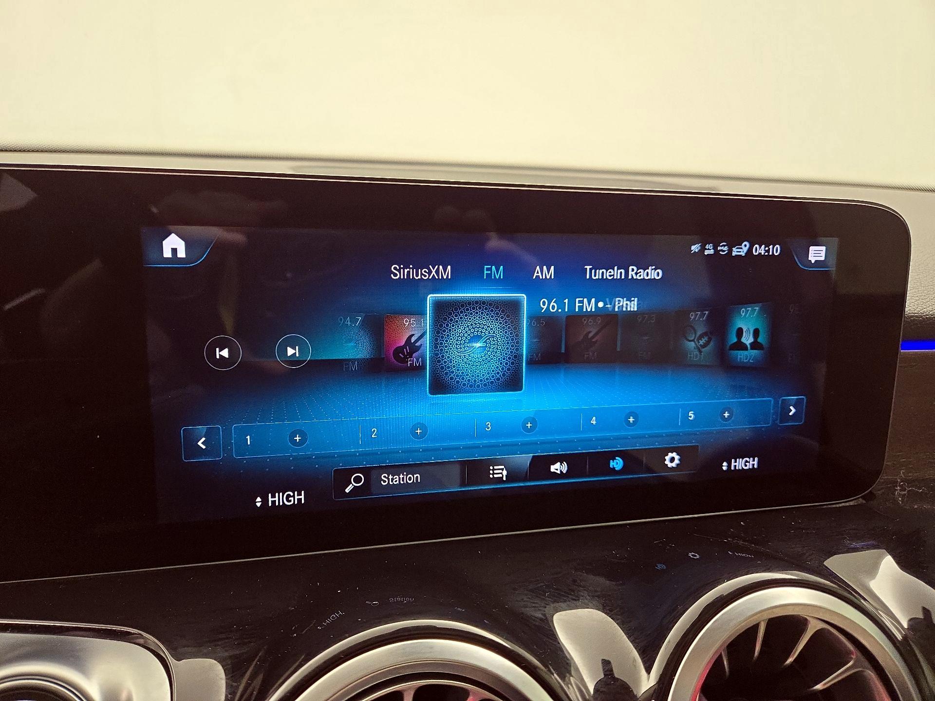 Thumbnail: 2022 Mercedes-Benz GLB - 15