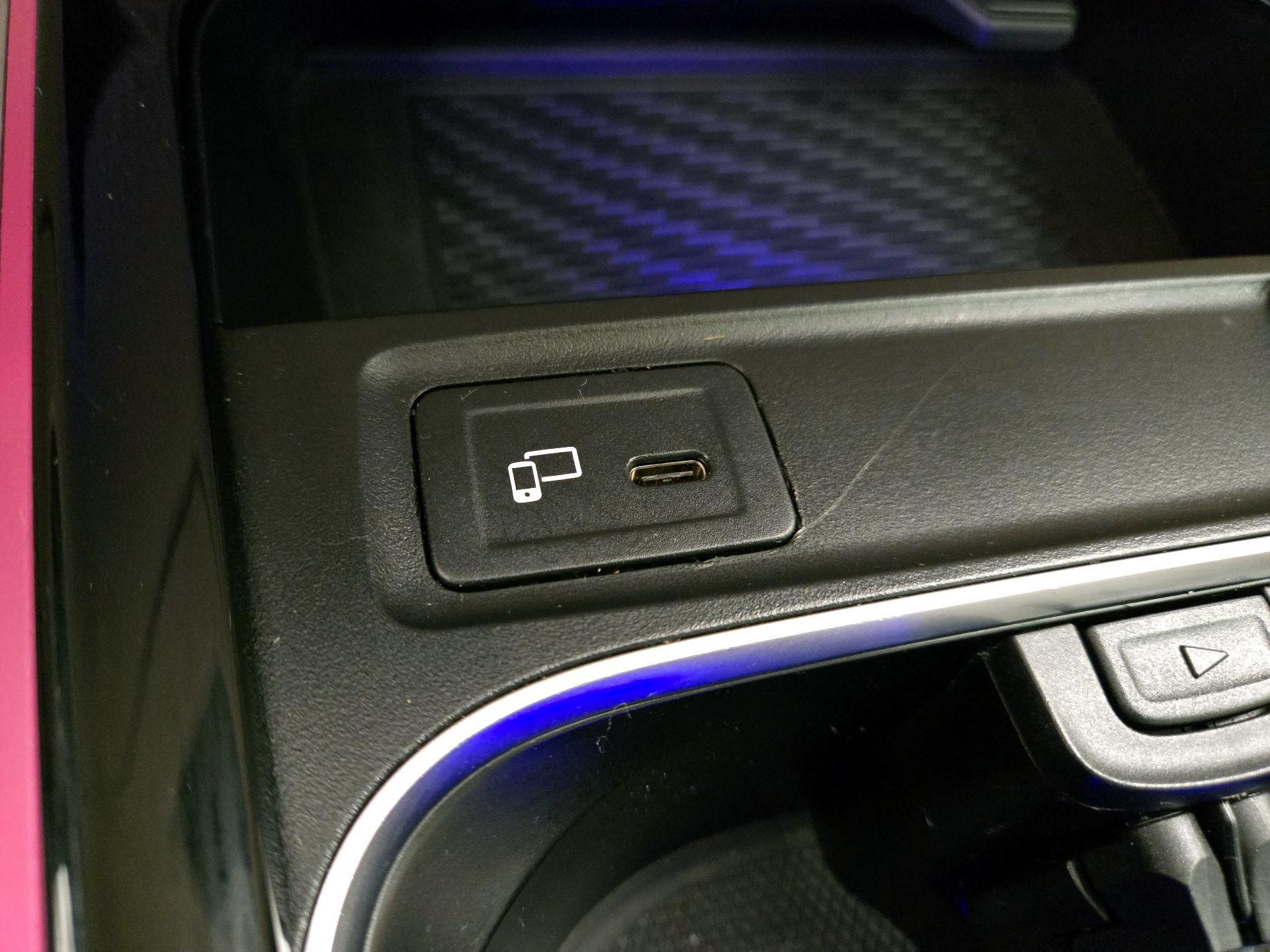 Thumbnail: 2022 Mercedes-Benz GLB - 18