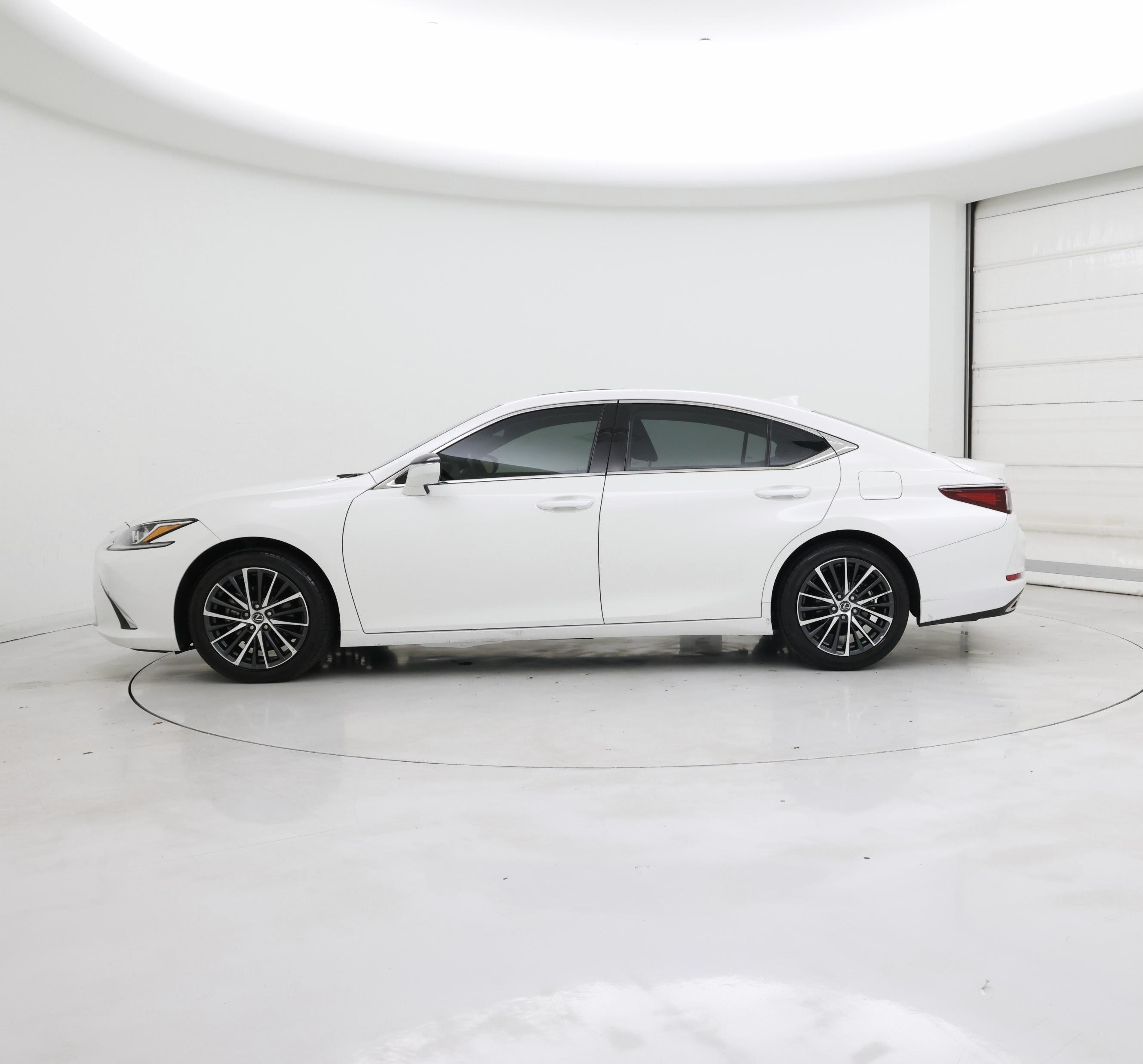 Thumbnail: 2024 Lexus ES - 3