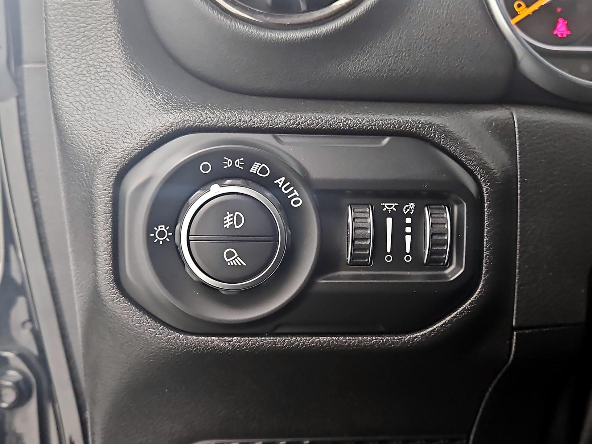 Thumbnail: 2021 Jeep Gladiator - 13