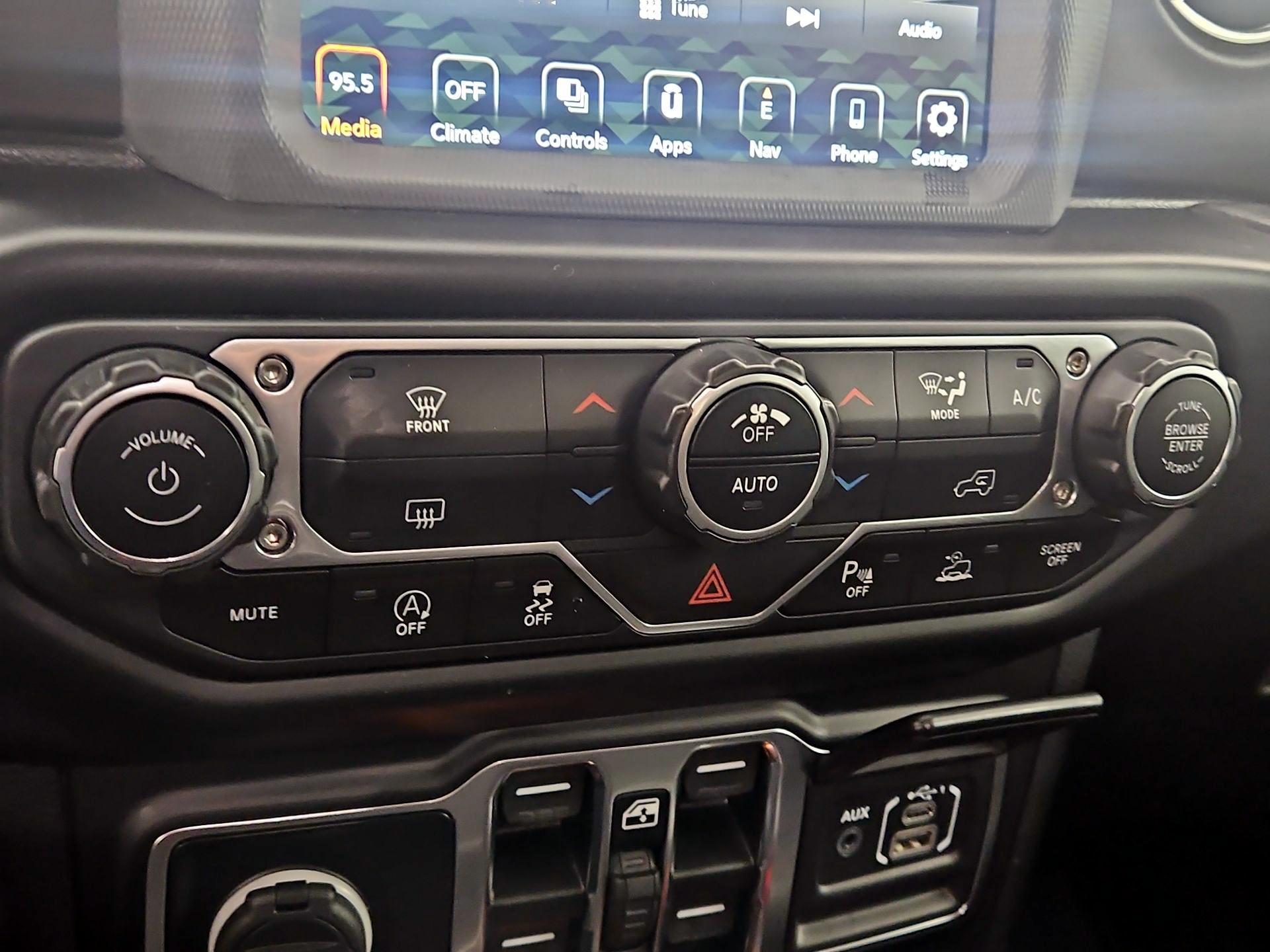 Thumbnail: 2021 Jeep Gladiator - 17