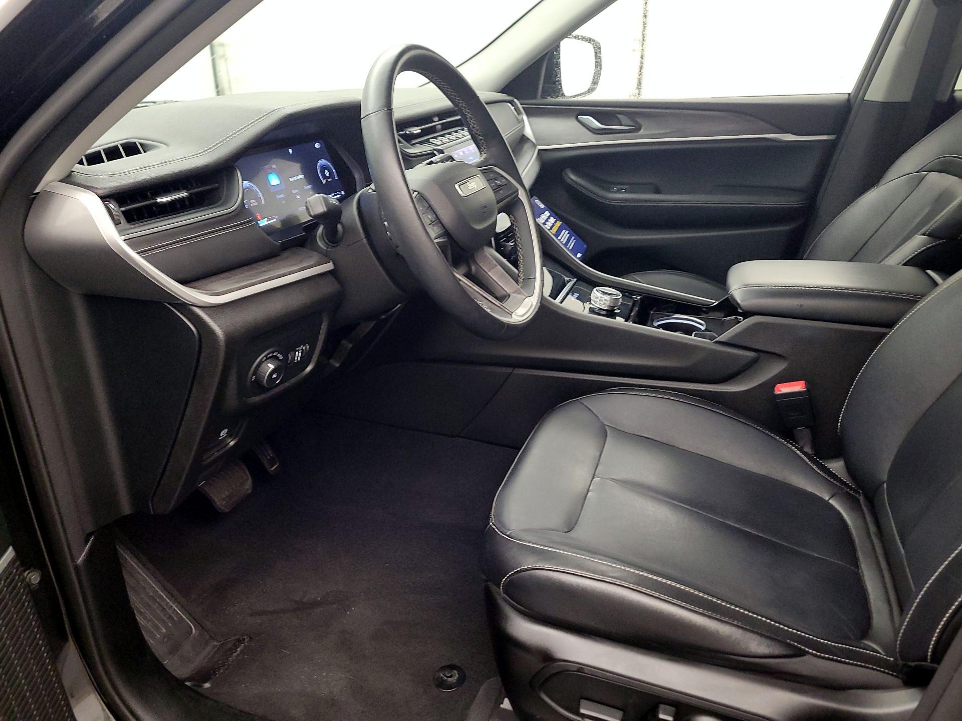 Thumbnail: 2022 Jeep Grand Cherokee - 11