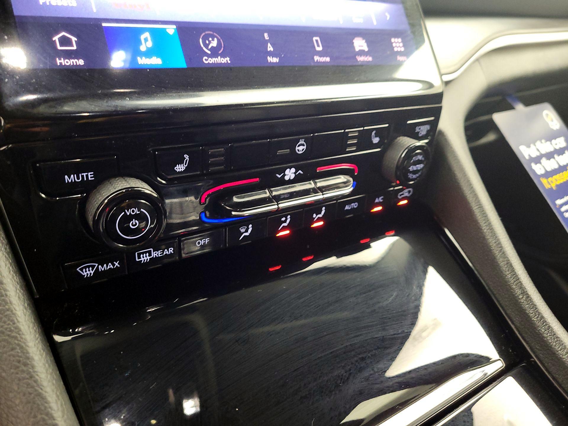 Thumbnail: 2022 Jeep Grand Cherokee - 14