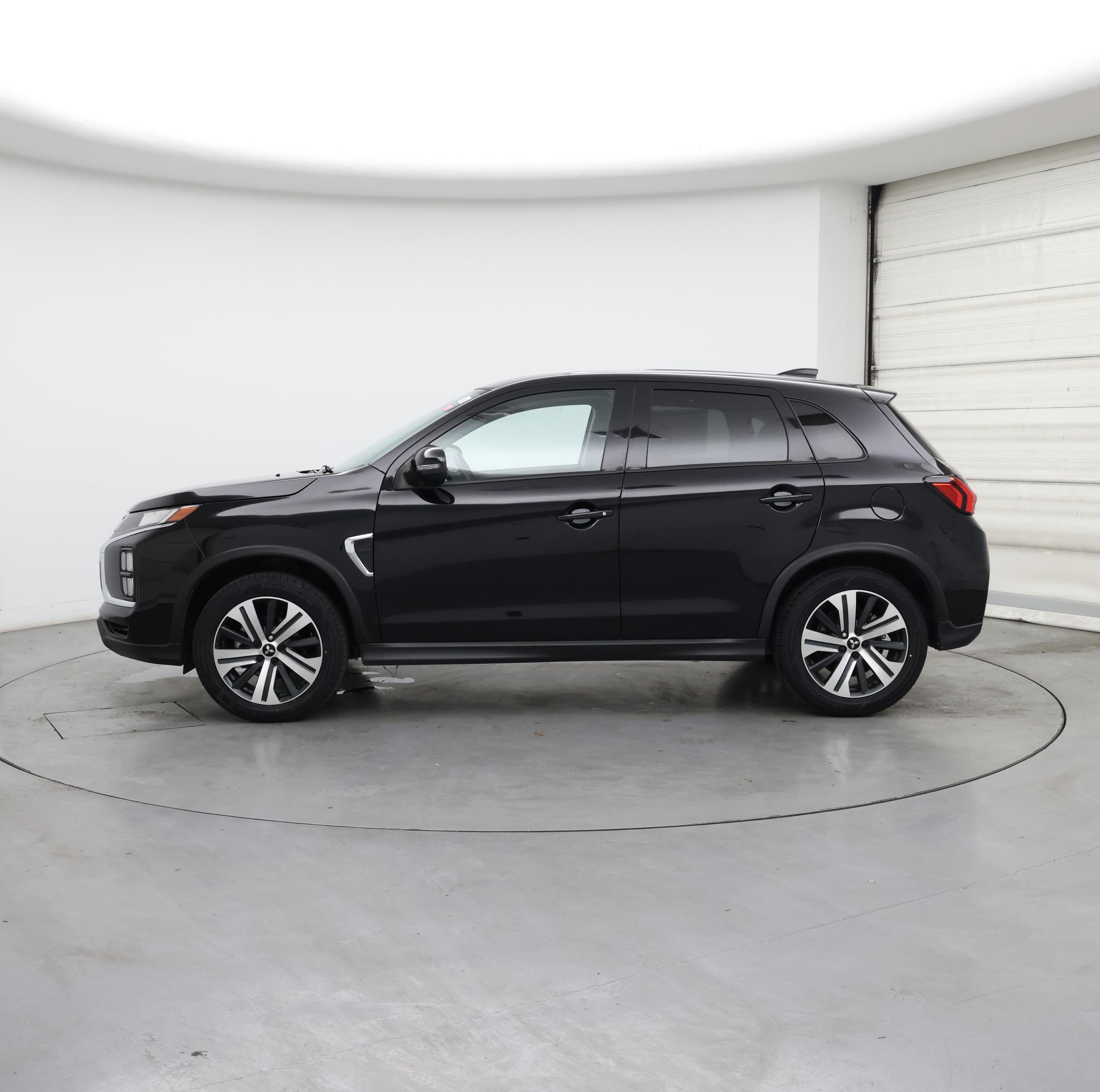 Thumbnail: 2022 Mitsubishi Outlander Sport - 3