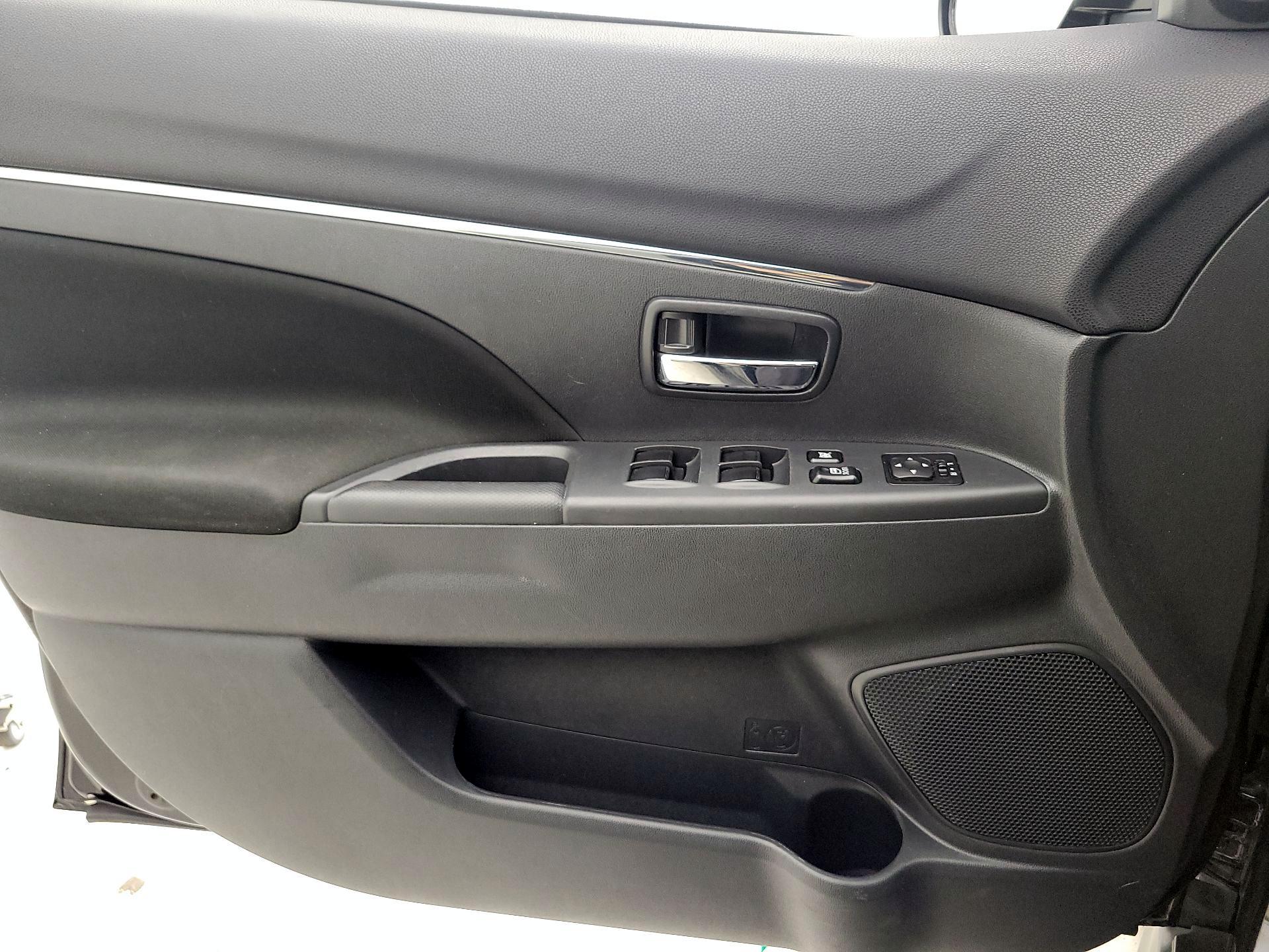 Thumbnail: 2023 Mitsubishi Outlander Sport - 12