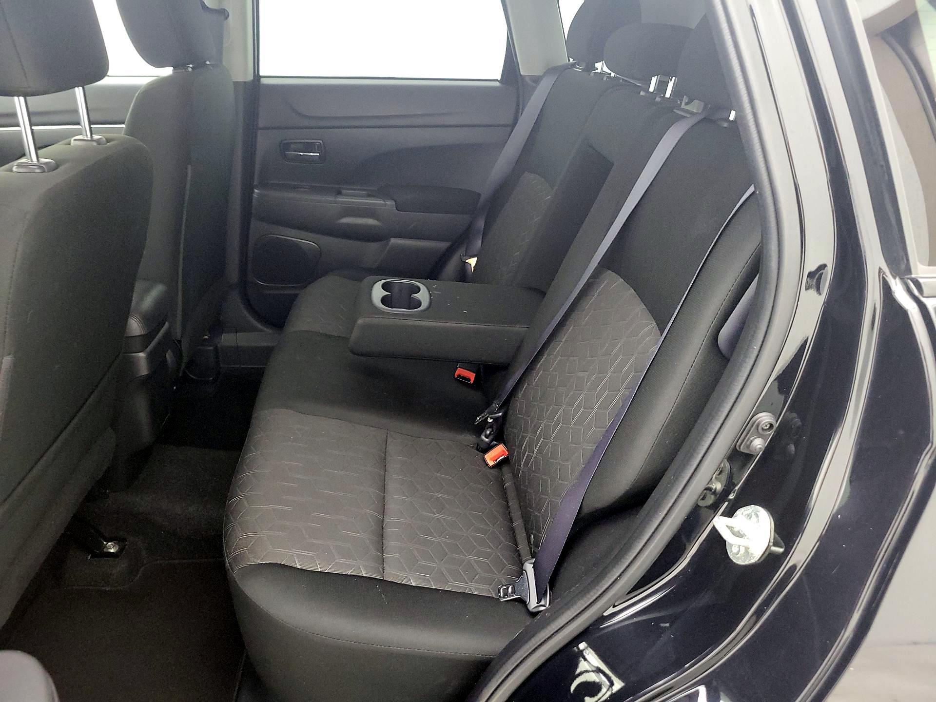 Thumbnail: 2023 Mitsubishi Outlander Sport - 19