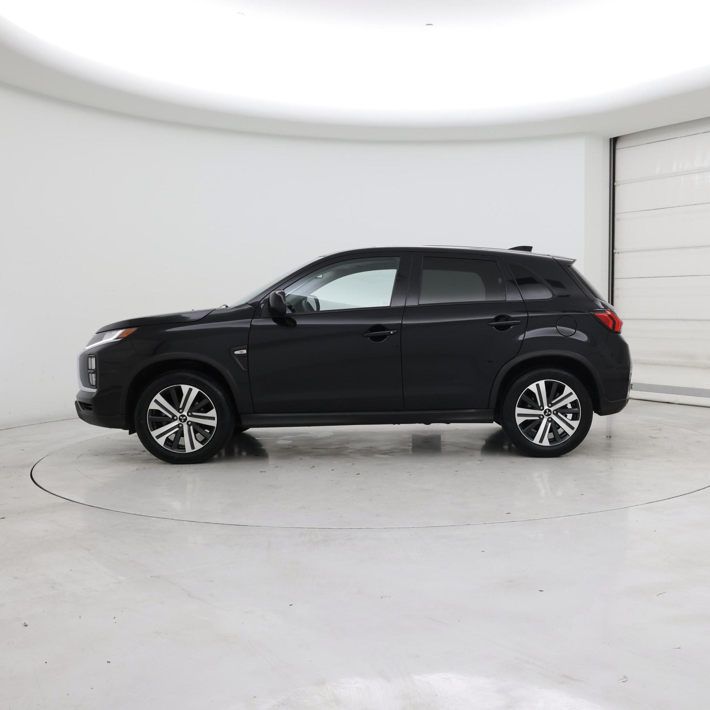 Thumbnail: 2023 Mitsubishi Outlander Sport - 3