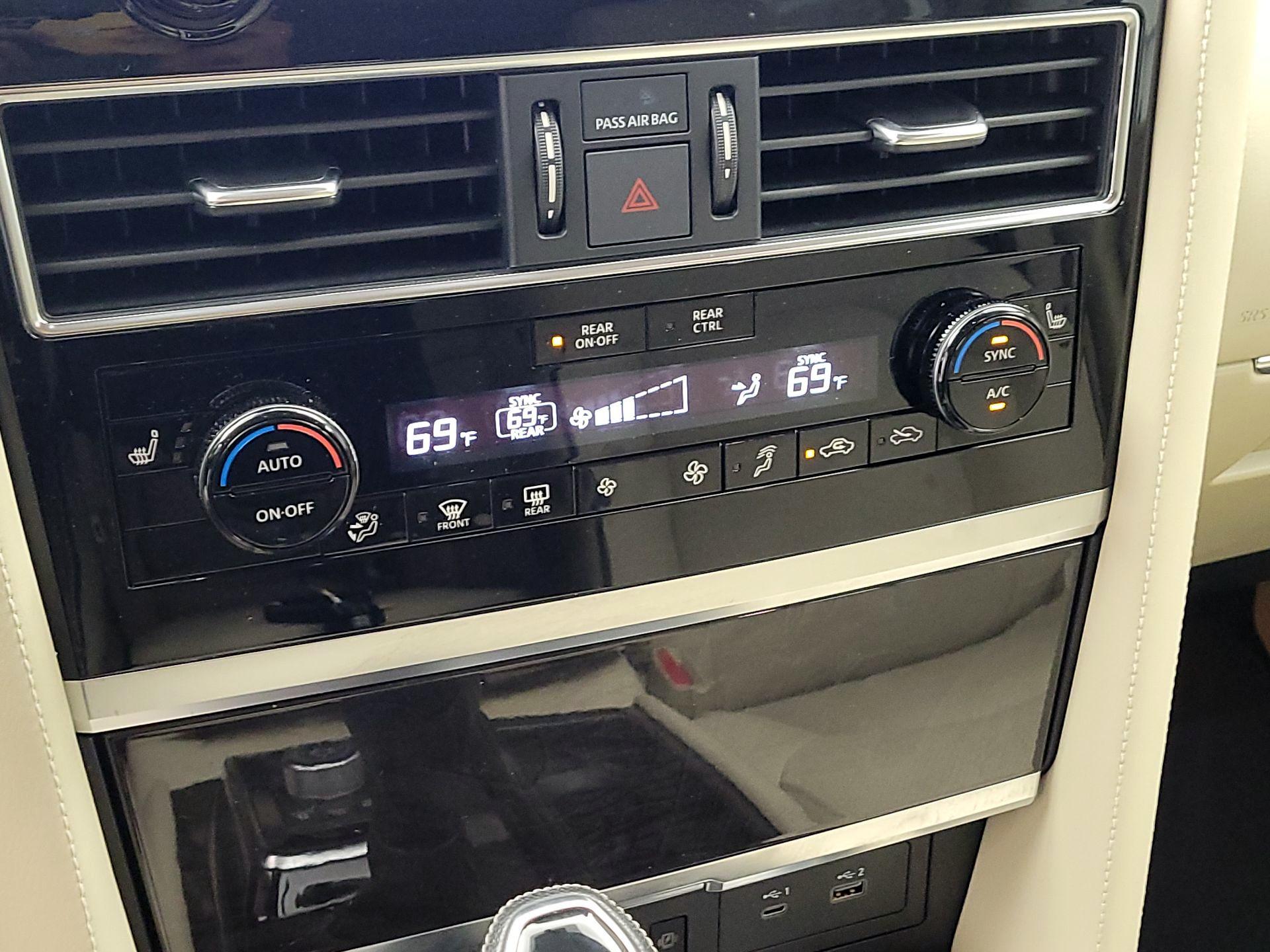 Thumbnail: 2022 INFINITI QX80 - 16