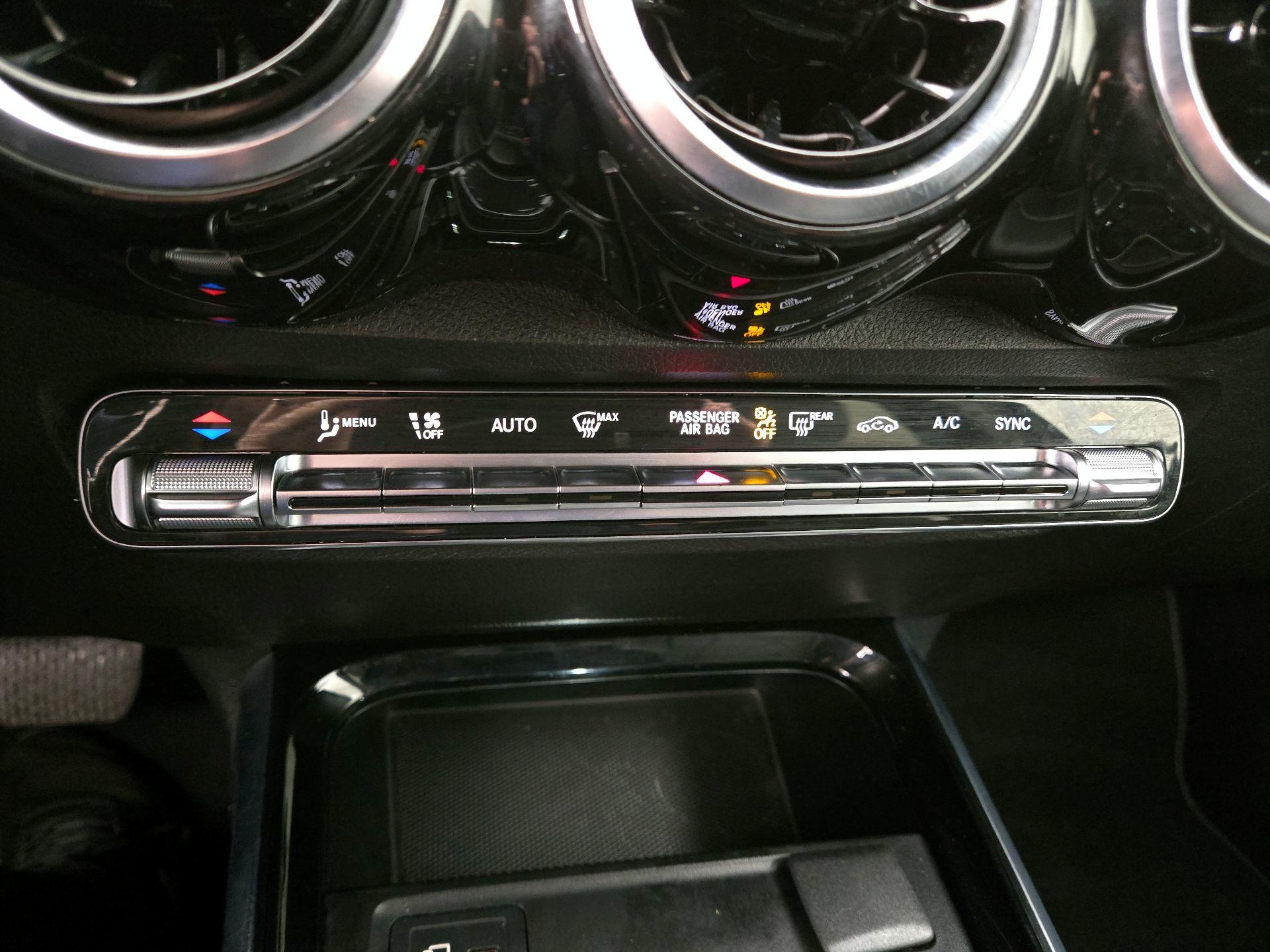 Thumbnail: 2021 Mercedes-Benz GLB - 16