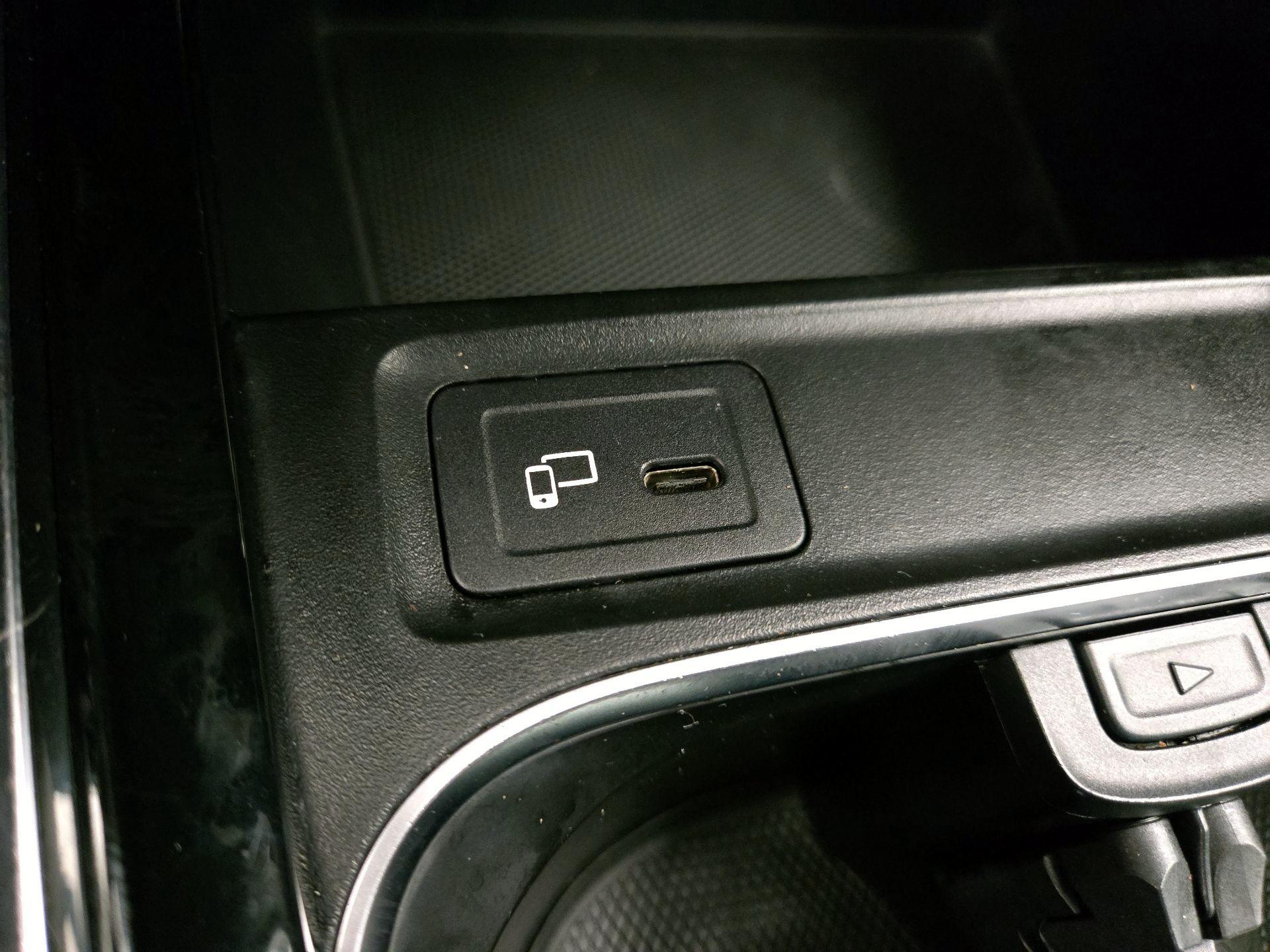 Thumbnail: 2021 Mercedes-Benz GLB - 18