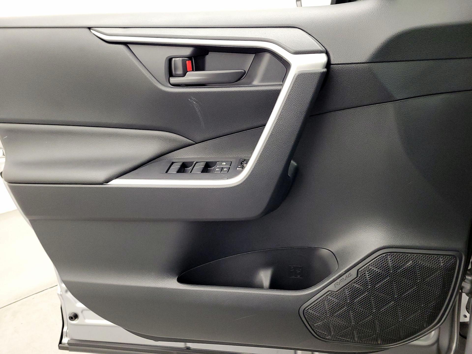 Thumbnail: 2023 Toyota RAV4 - 12