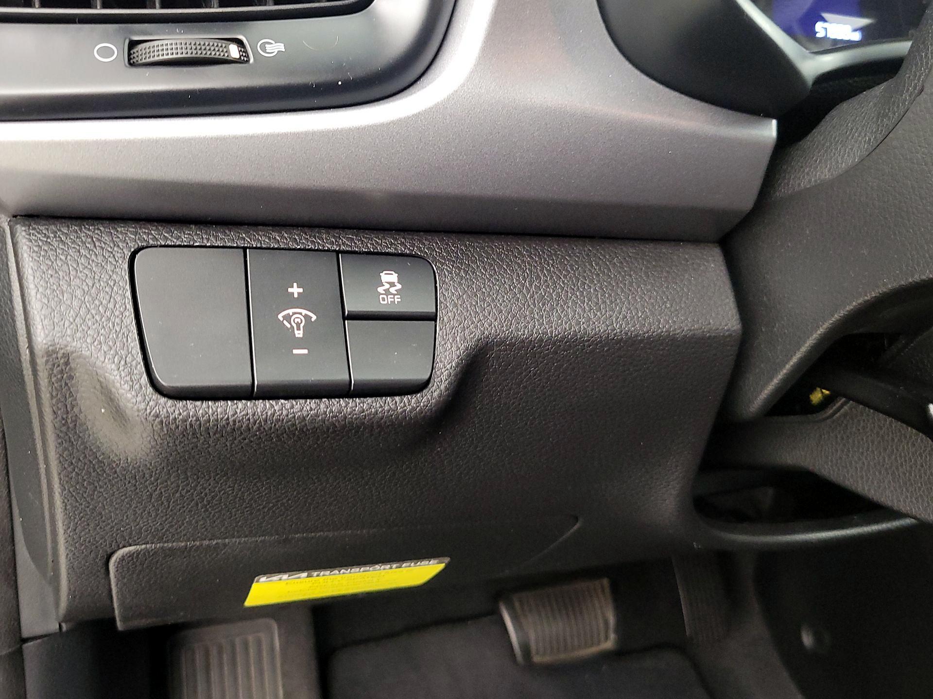 Thumbnail: 2022 Kia Rio - 13