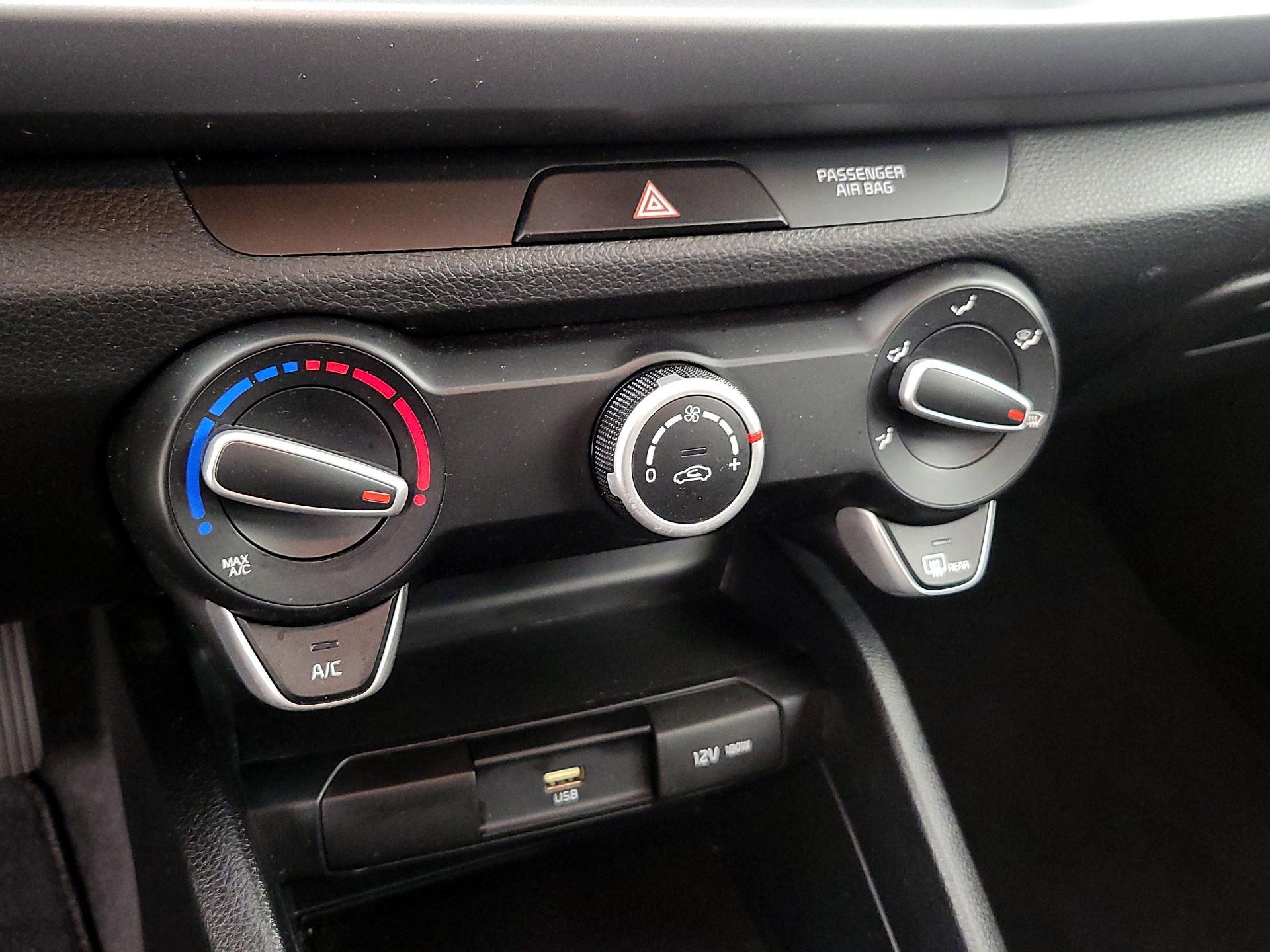 Thumbnail: 2022 Kia Rio - 16