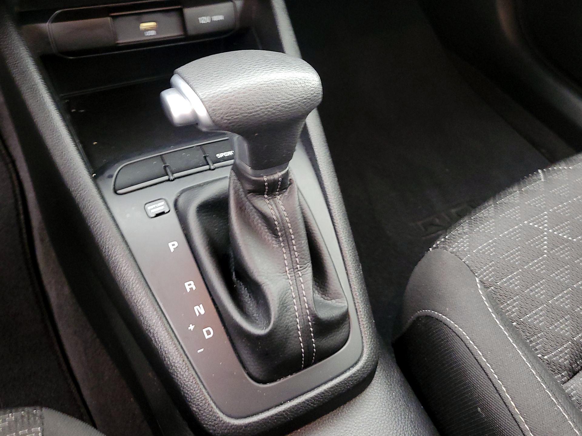 Thumbnail: 2022 Kia Rio - 17