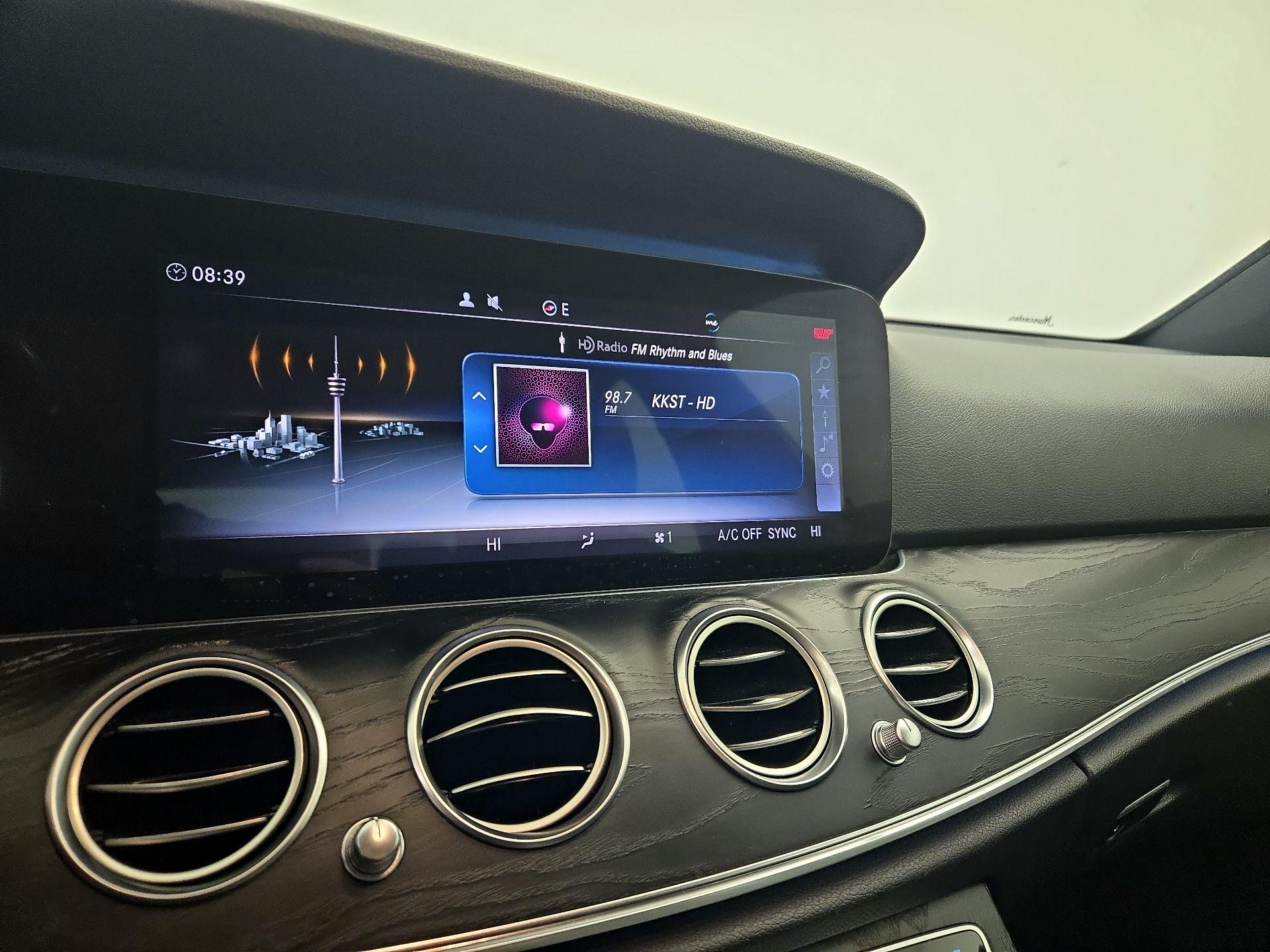 Thumbnail: 2020 Mercedes-Benz E-Class - 16