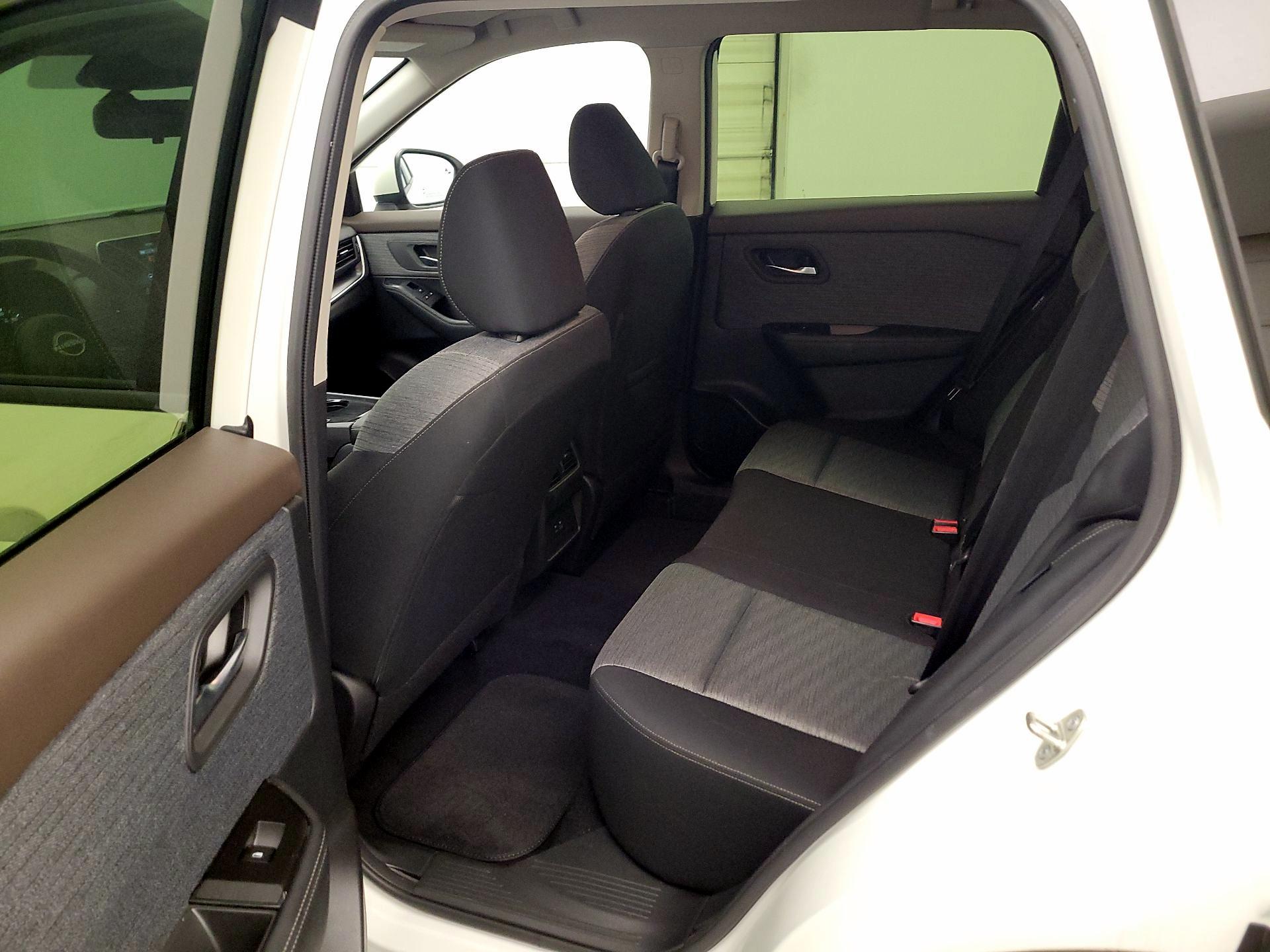 Thumbnail: 2023 Nissan Rogue - 18