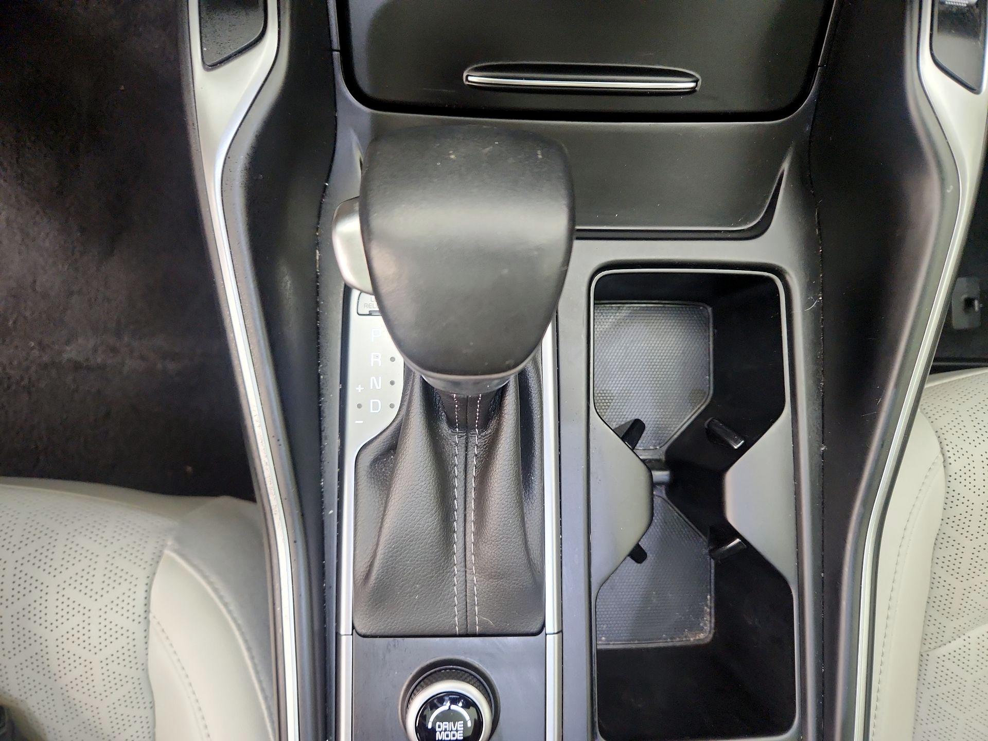 Thumbnail: 2023 Kia Sorento - 18