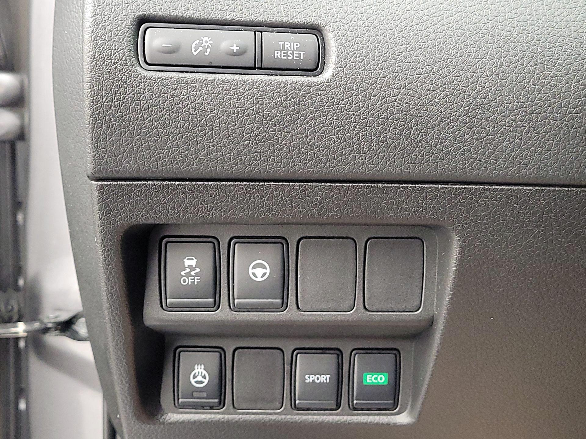 Thumbnail: 2022 Nissan Rogue Sport - 13