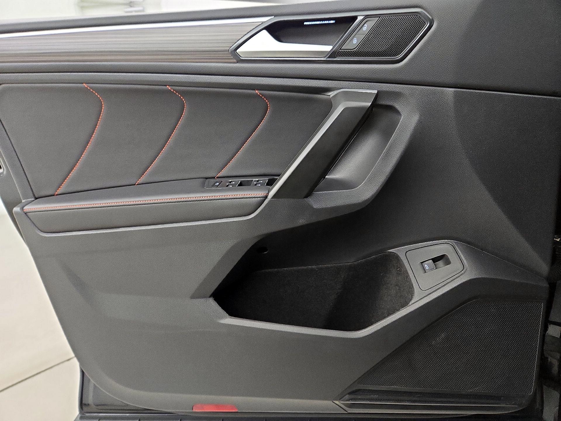 Thumbnail: 2024 Volkswagen Tiguan - 12