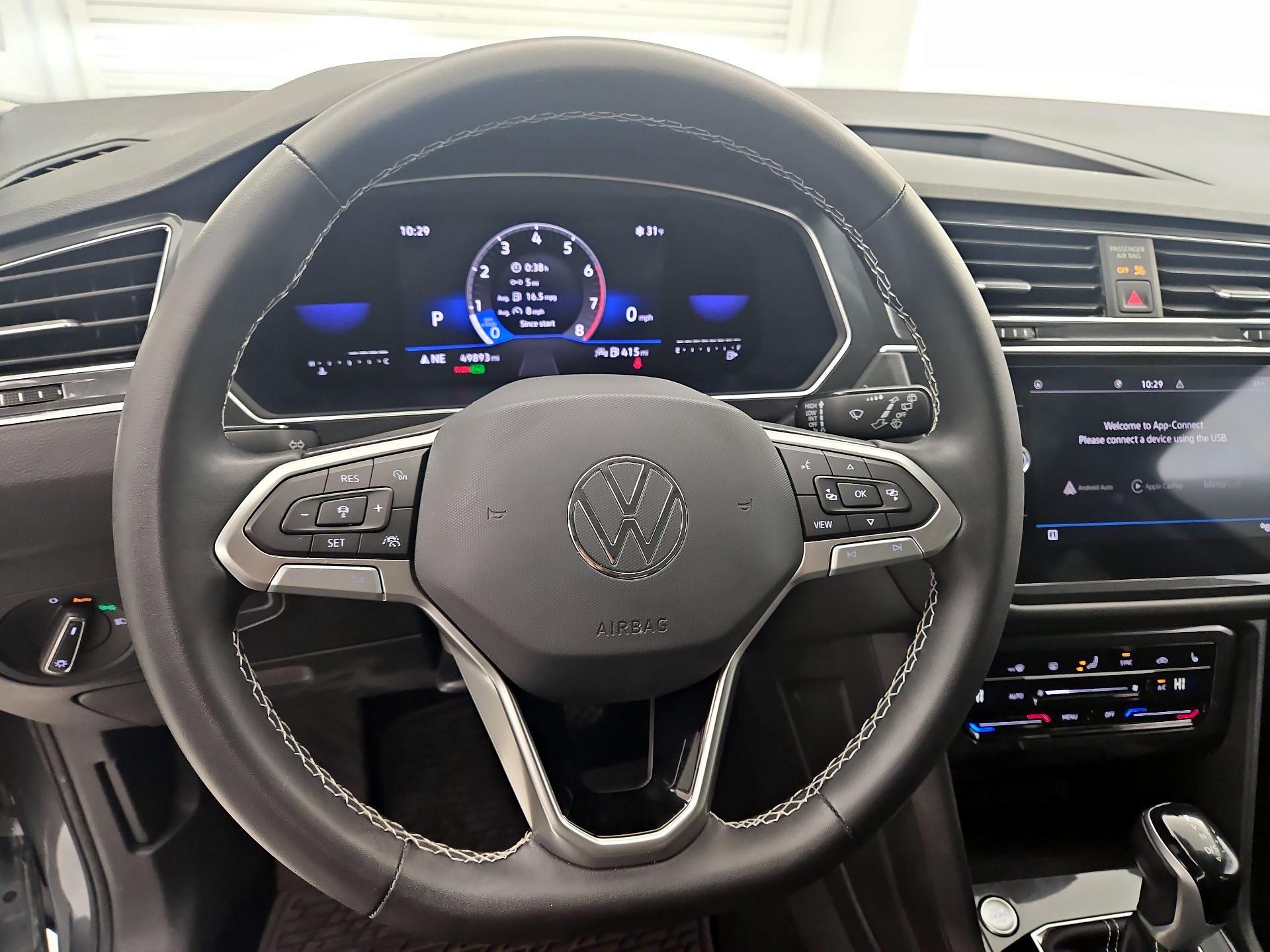 Thumbnail: 2022 Volkswagen Tiguan - 10