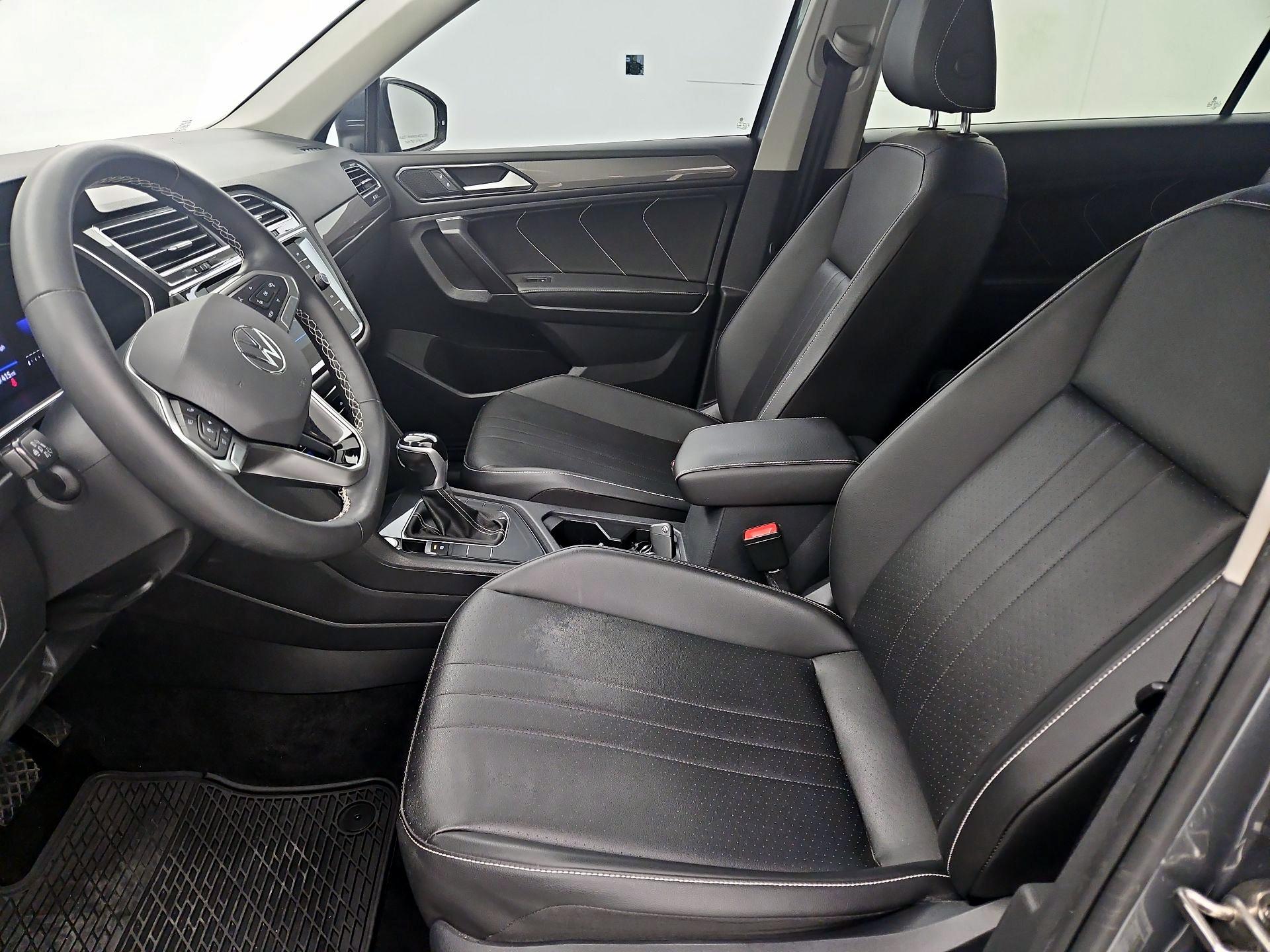 Thumbnail: 2022 Volkswagen Tiguan - 11