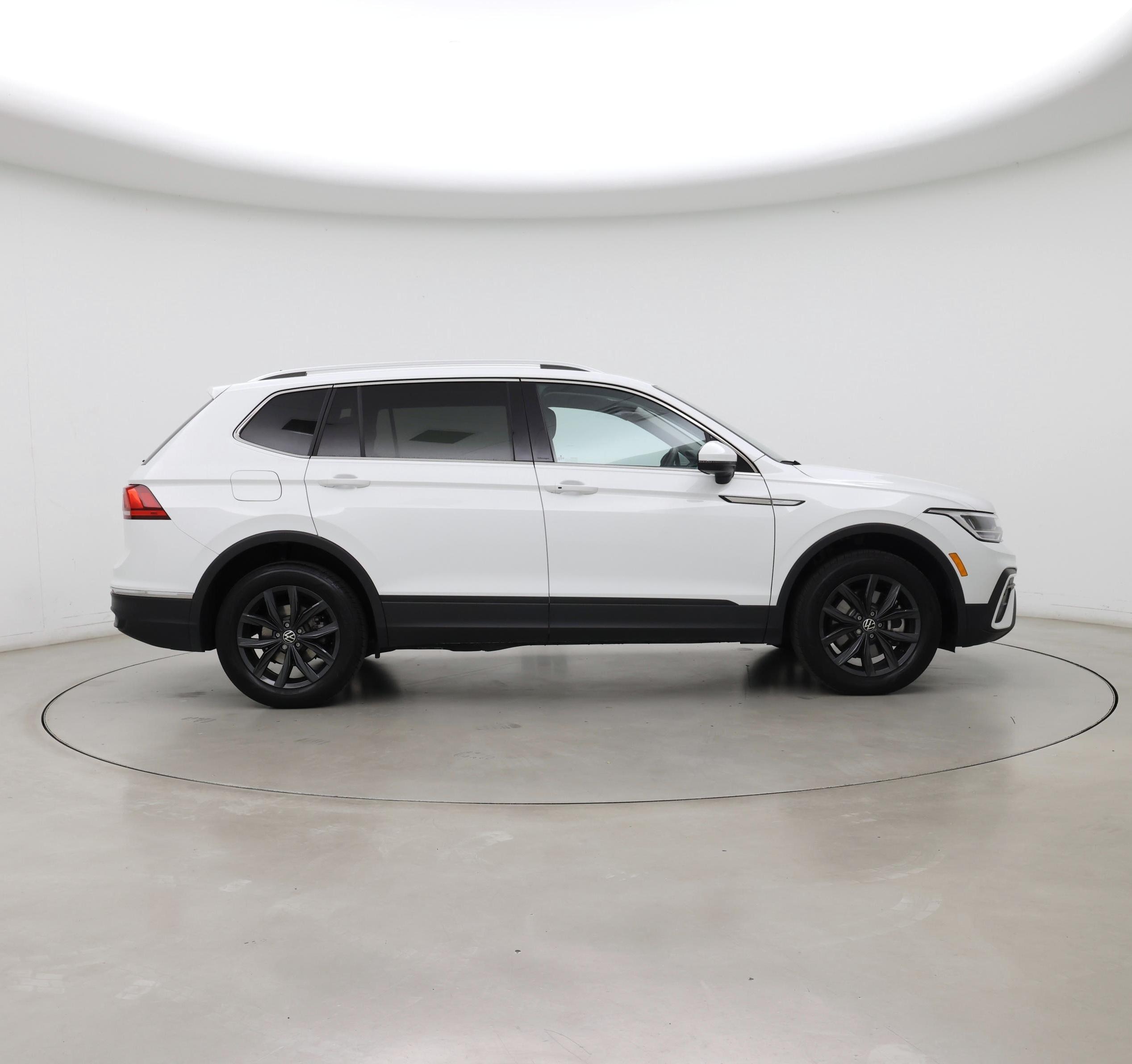 Thumbnail: 2024 Volkswagen Tiguan - 7